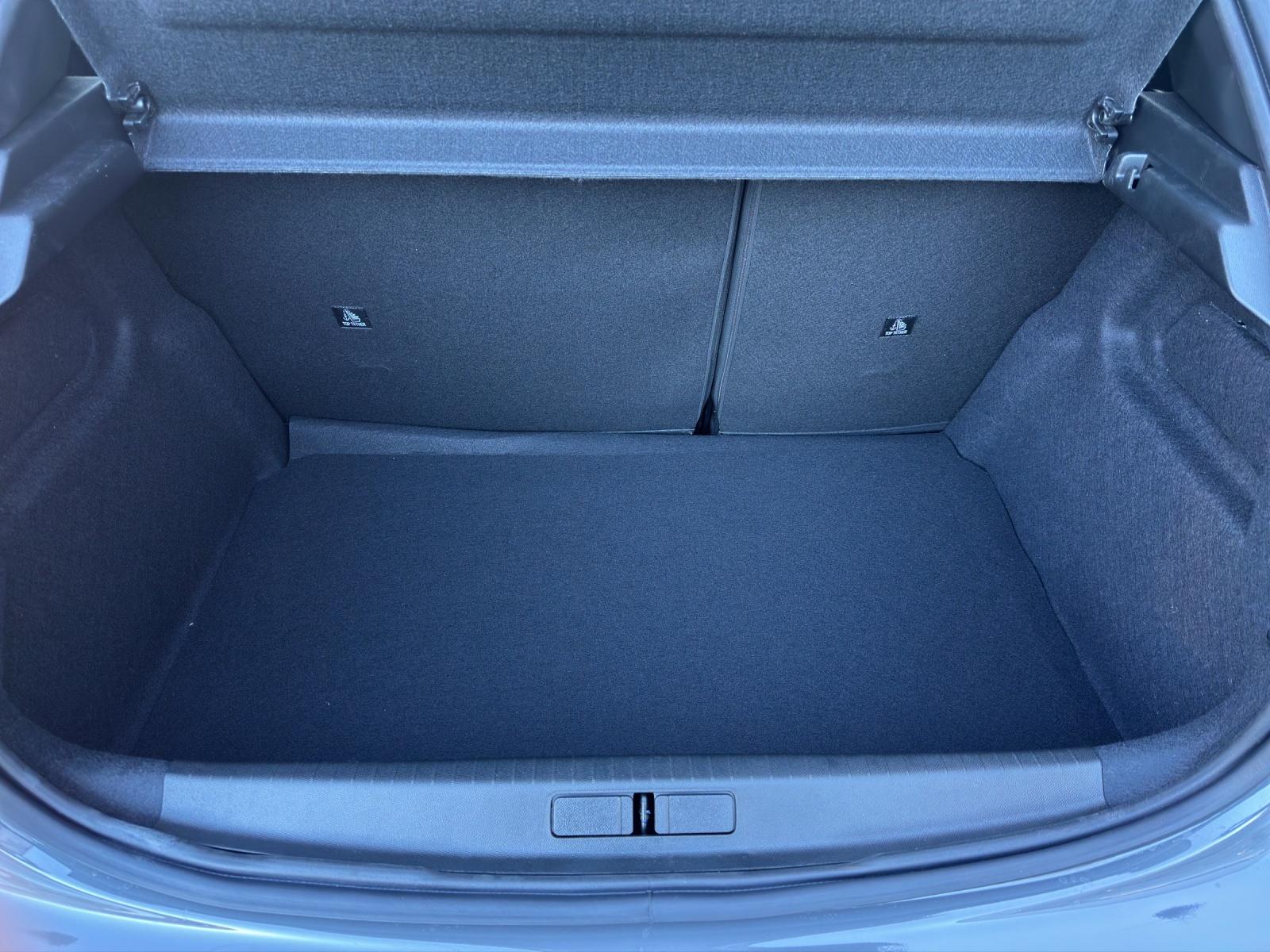 PEUGEOT 208 1.2 Hybrid 145 GT-image-19