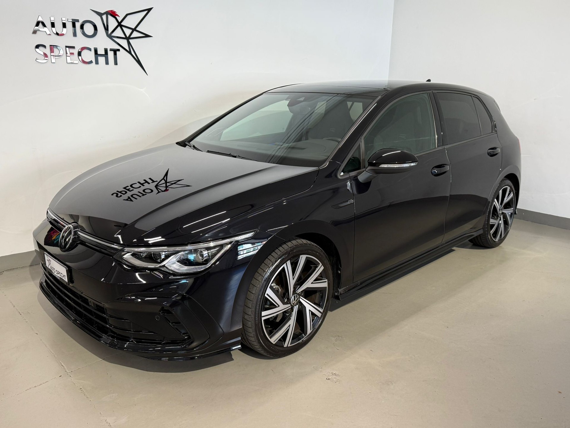 VW Golf 2.0 TDI R-Line DSG-showroom-element-1