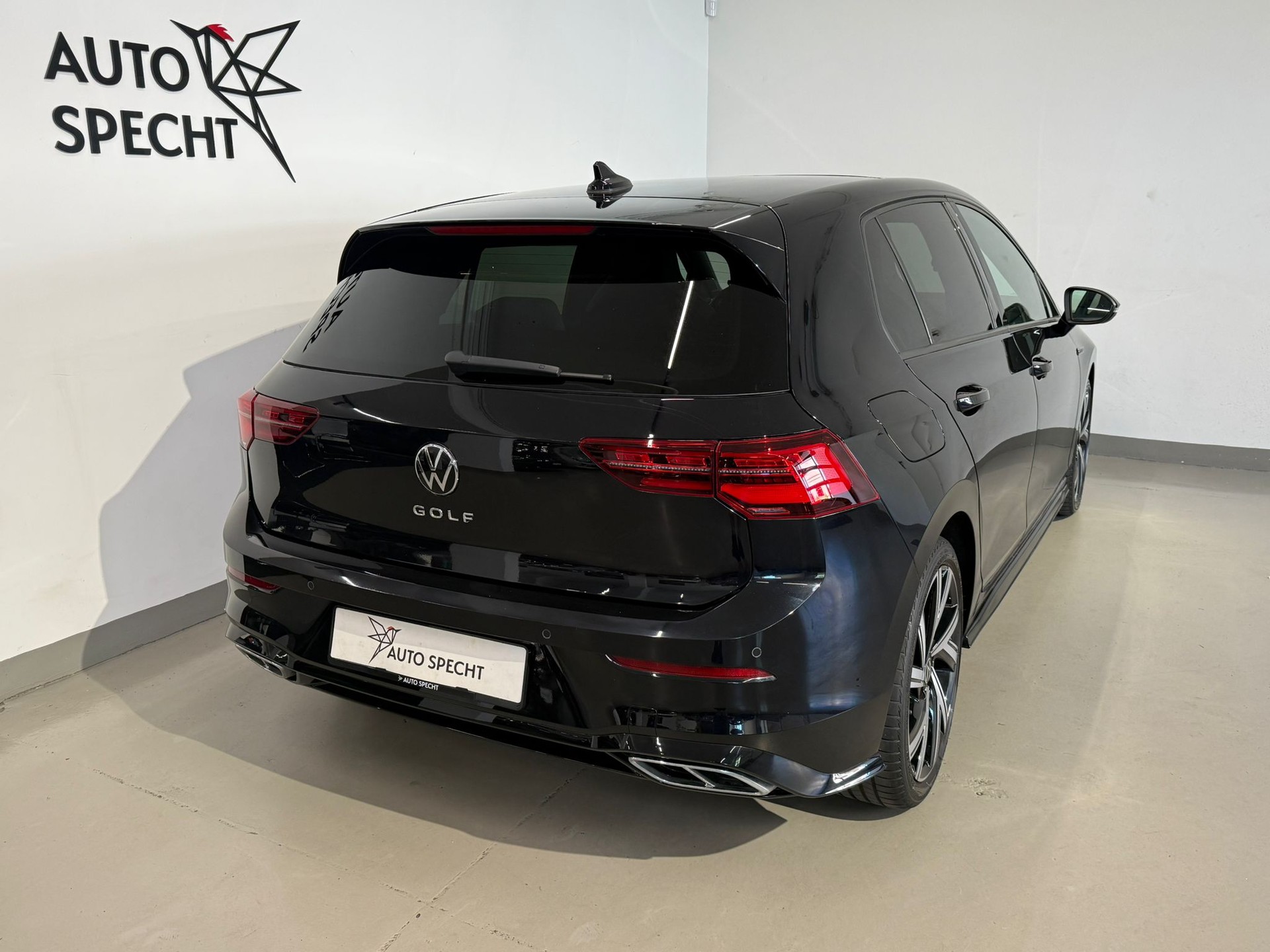 VW Golf 2.0 TDI R-Line DSG-image-4