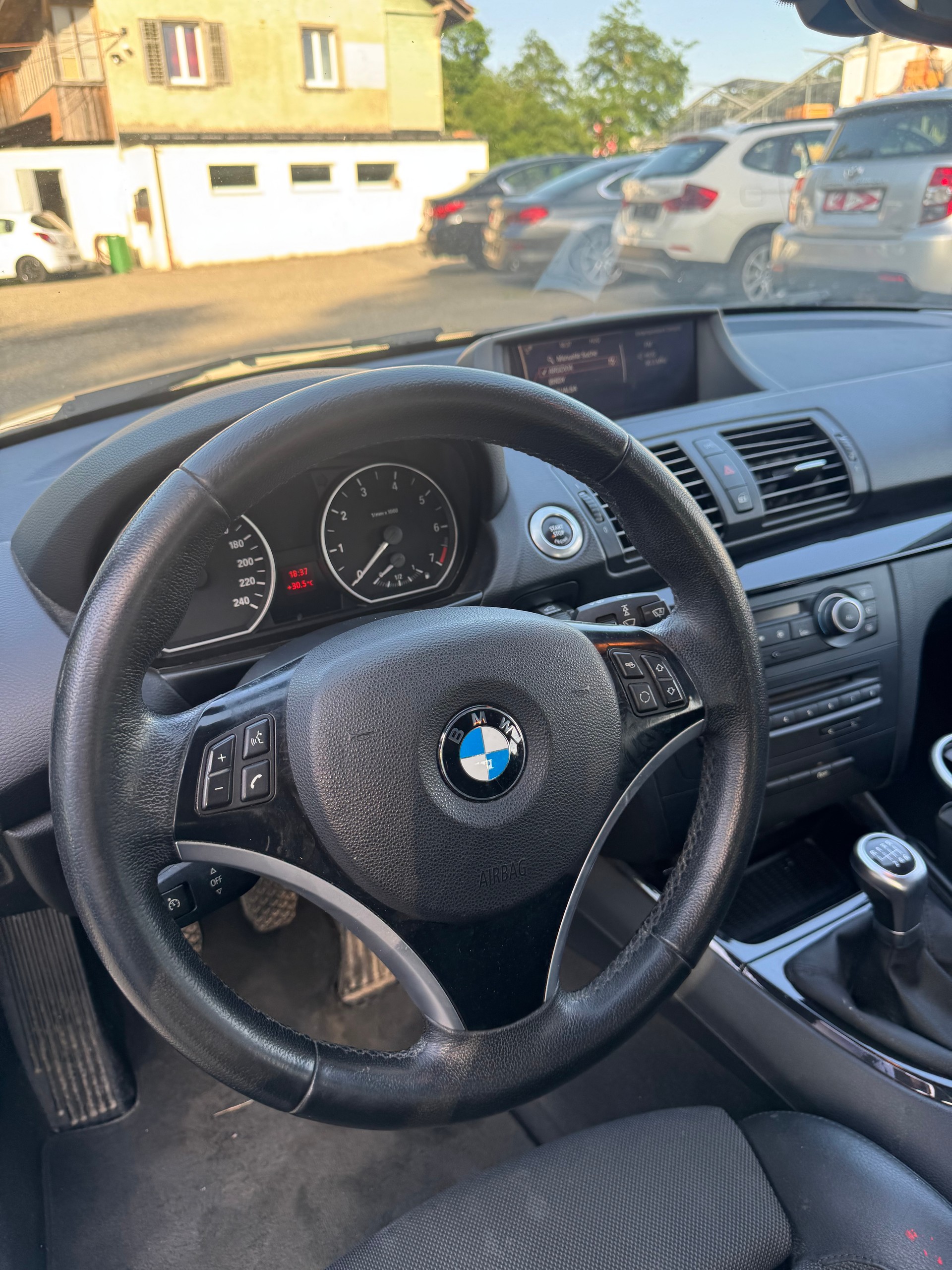 BMW 116i Dynamic Edition-image-11