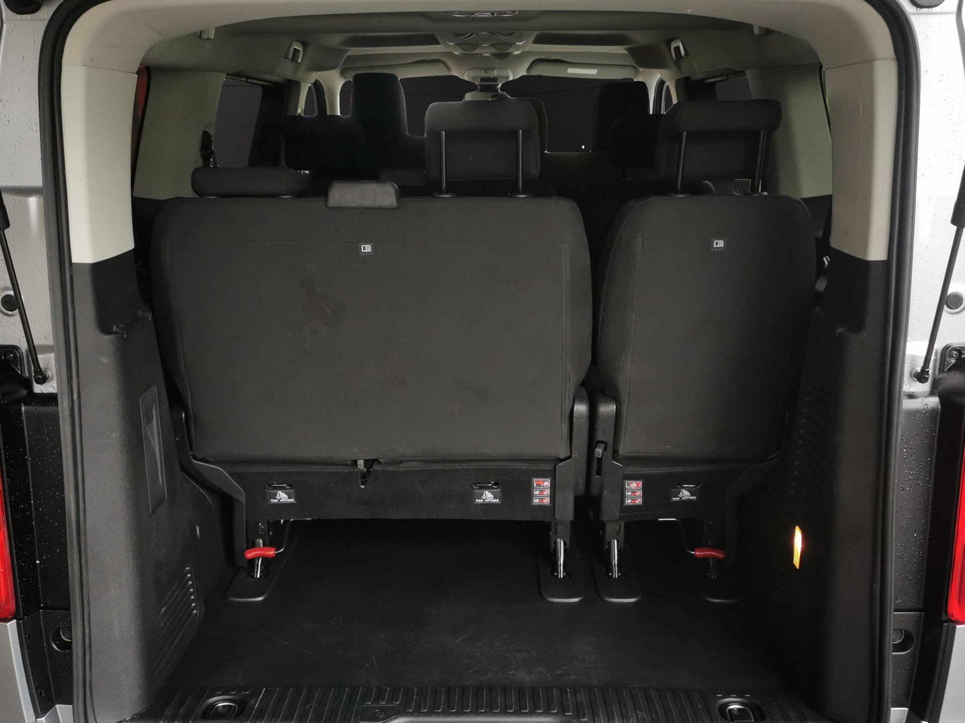 PEUGEOT Traveller 2.0 BlueHDi Business Standard EAT8-image-8