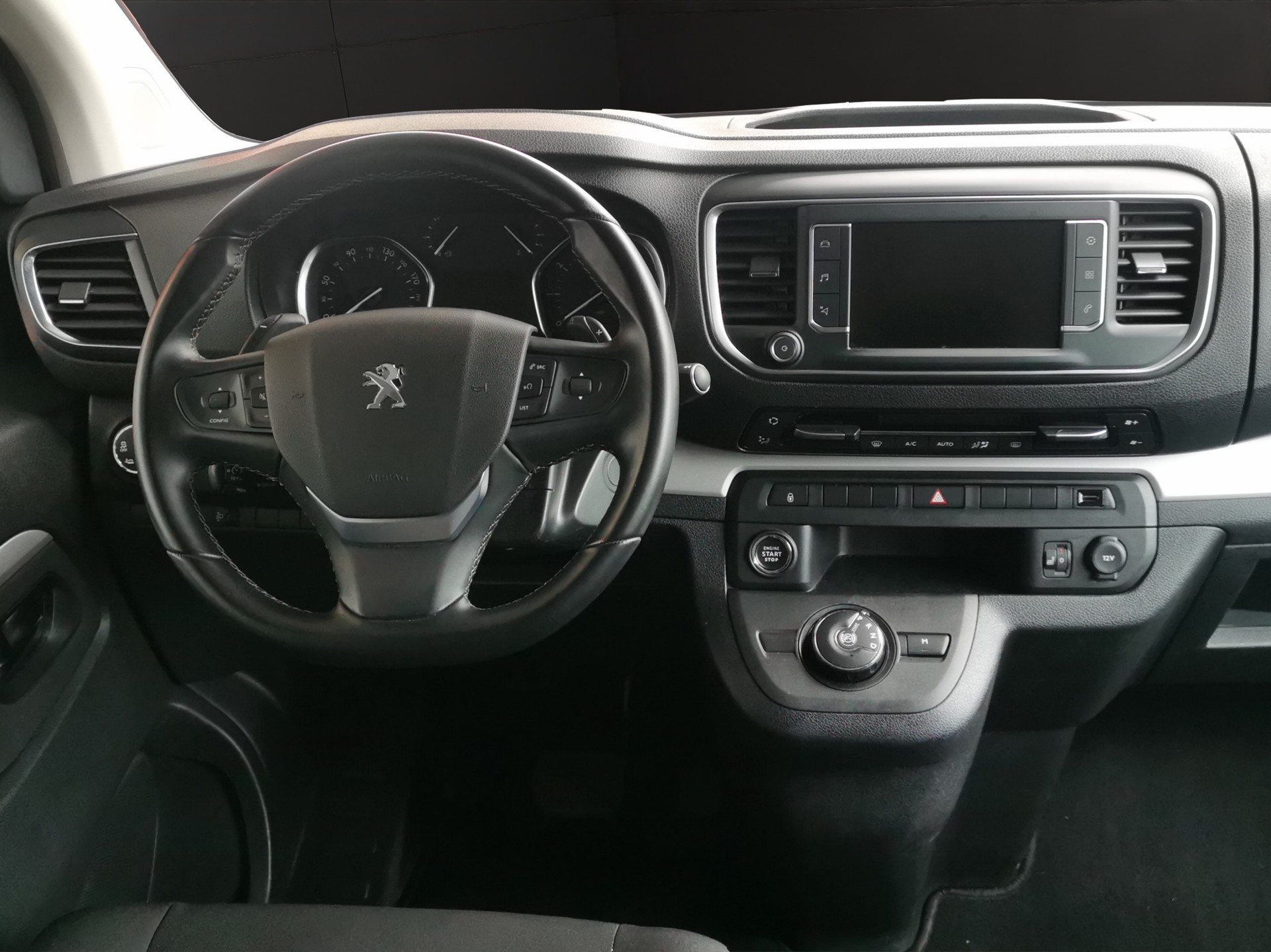 PEUGEOT Traveller 2.0 BlueHDi Business Standard EAT8-image-16
