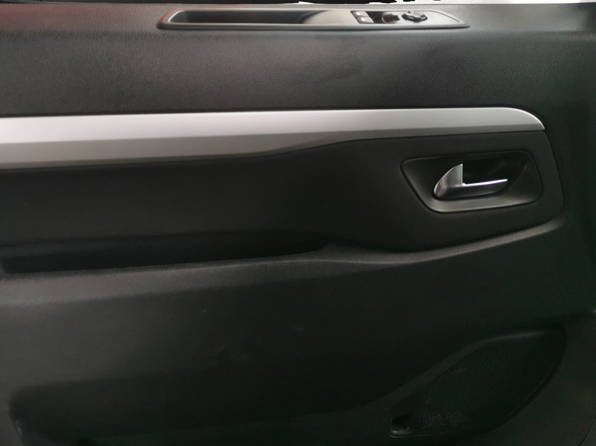 PEUGEOT Traveller 2.0 BlueHDi Business Standard EAT8-image-12