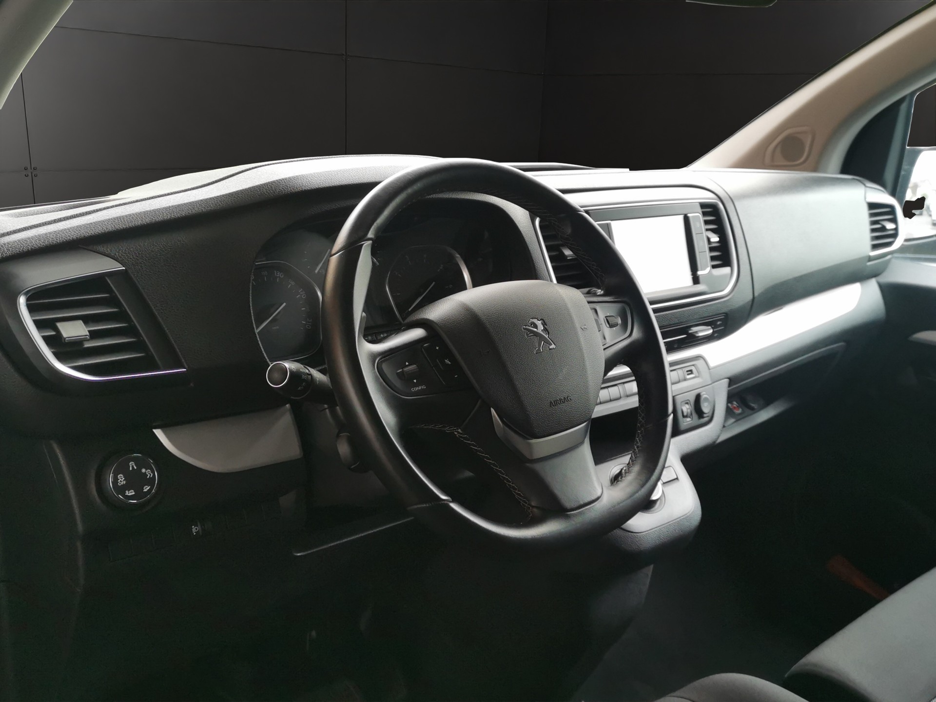 PEUGEOT Traveller 2.0 BlueHDi Business Standard EAT8-image-10