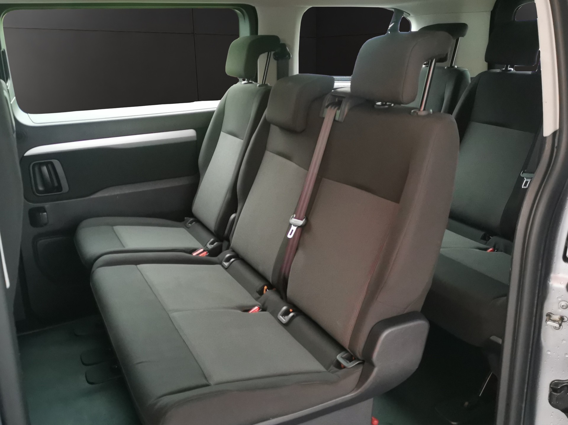 PEUGEOT Traveller 2.0 BlueHDi Business Standard EAT8-image-13