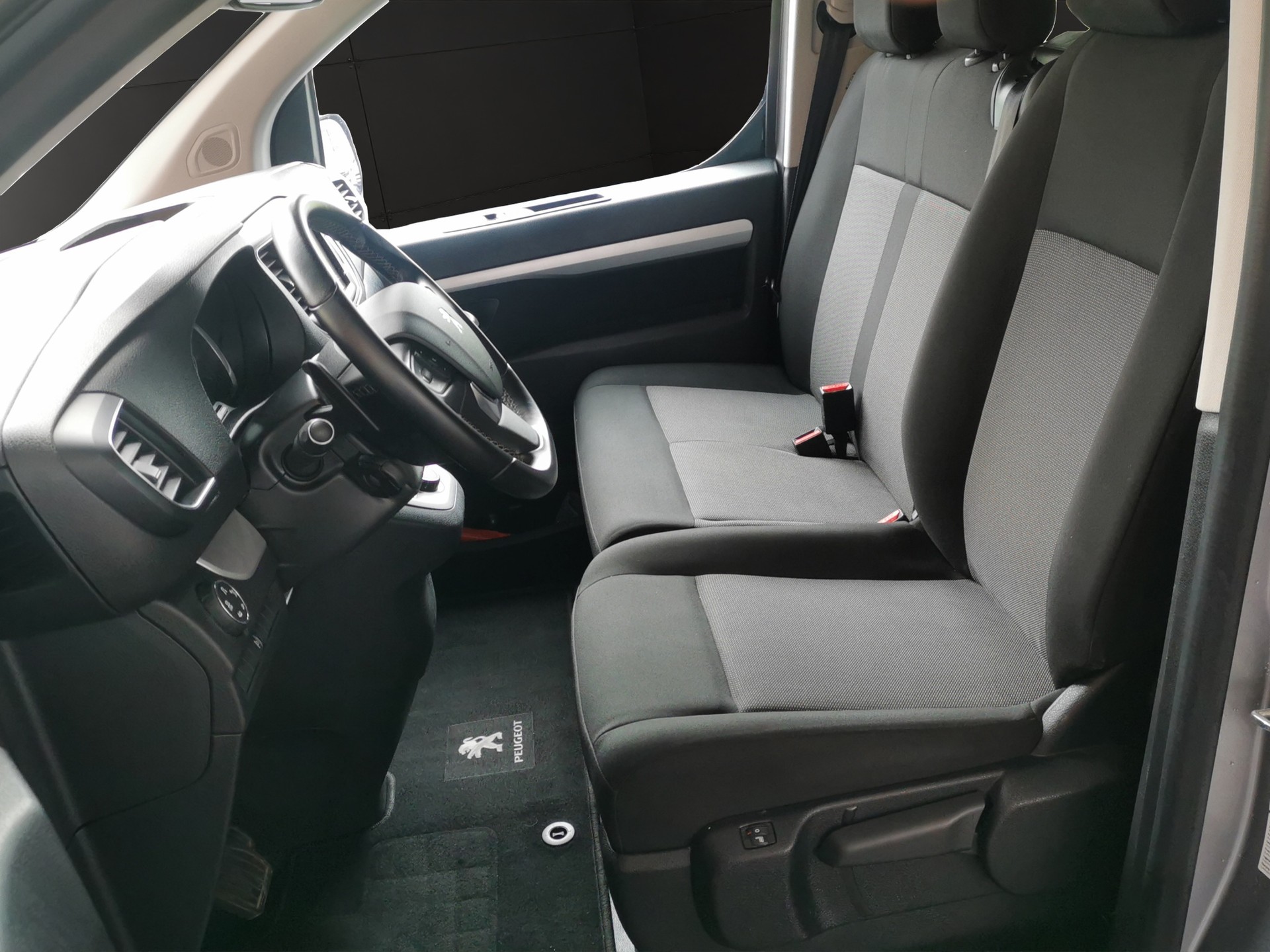 PEUGEOT Traveller 2.0 BlueHDi Business Standard EAT8-image-11