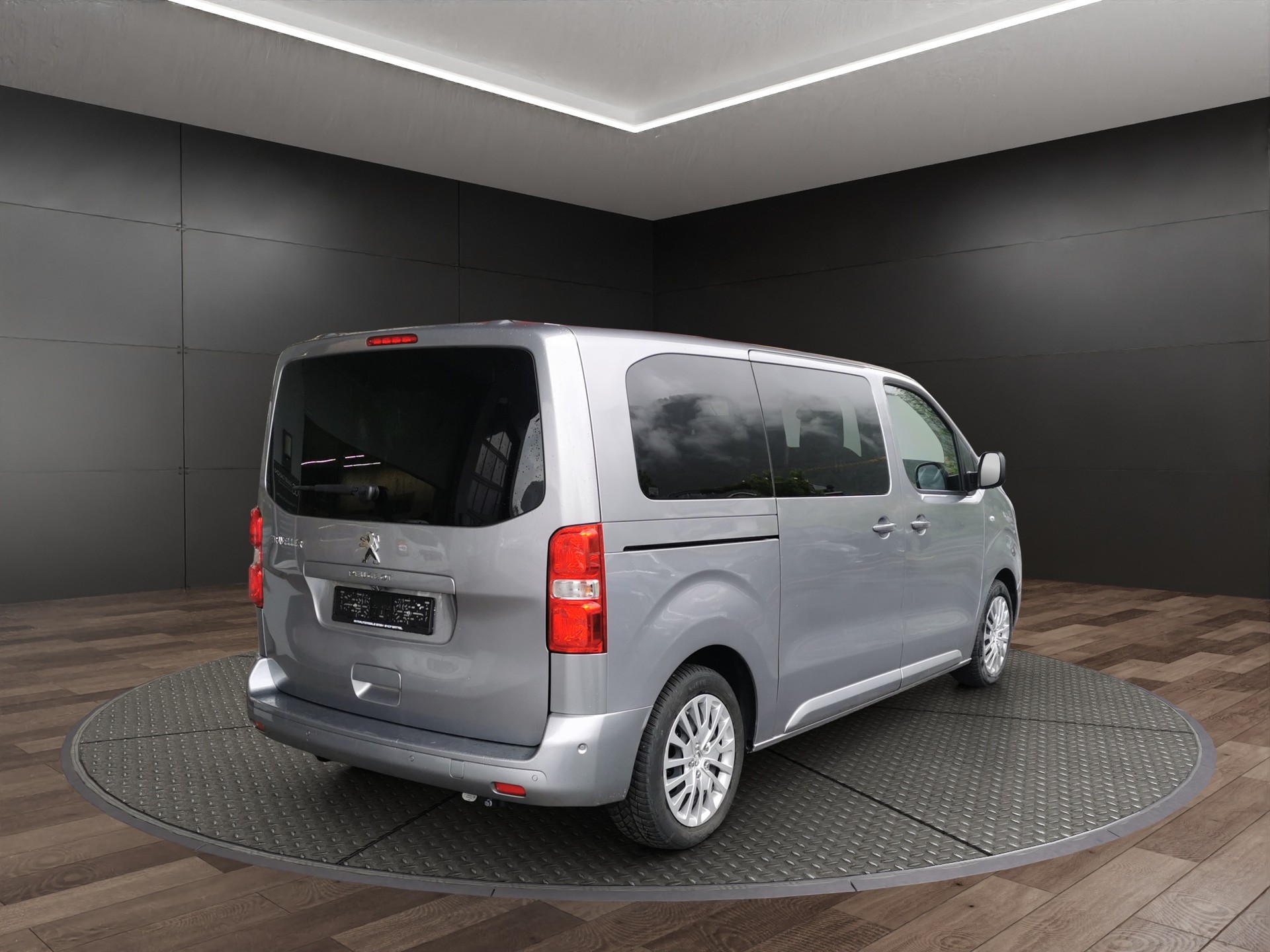 PEUGEOT Traveller 2.0 BlueHDi Business Standard EAT8-image-5