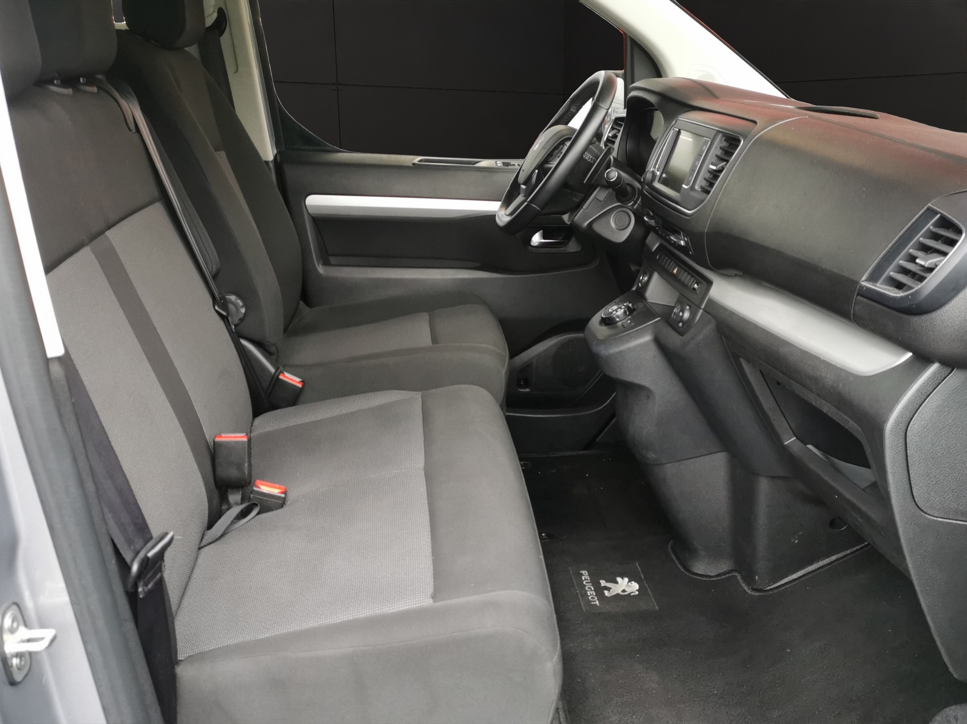 PEUGEOT Traveller 2.0 BlueHDi Business Standard EAT8-image-14