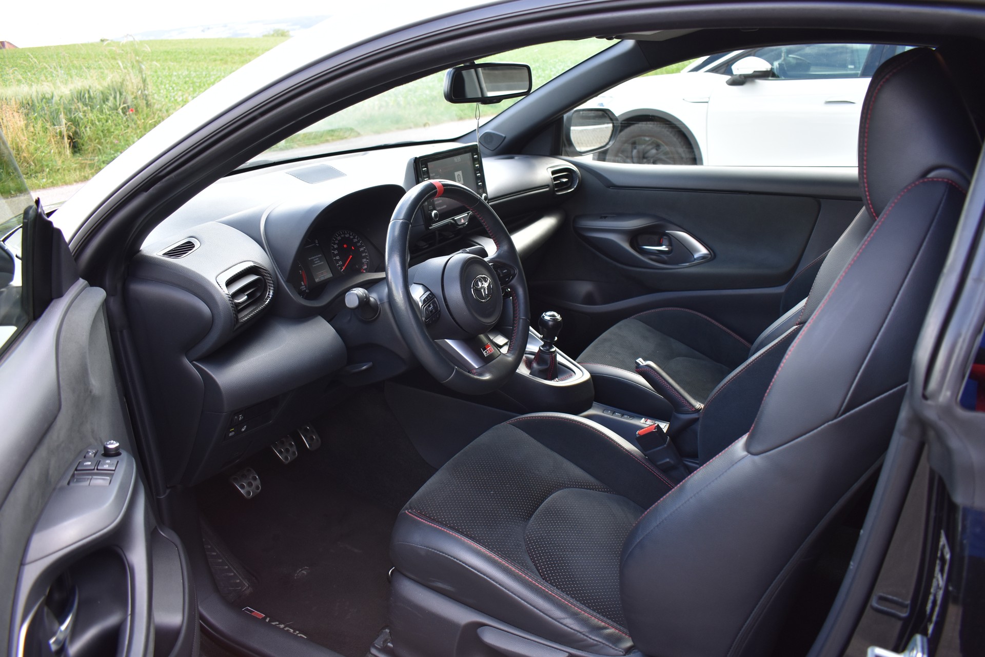 TOYOTA Yaris 1.6 GR Sport-image-8