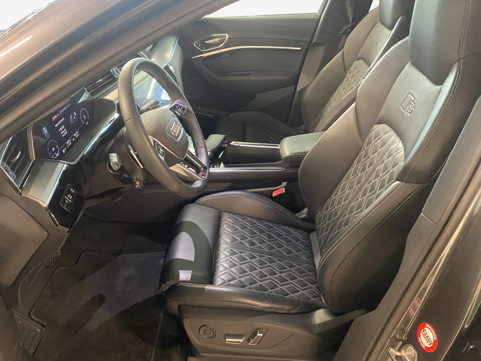 AUDI e-tron 55 Sportback S Line Black Edition quattro-image-8