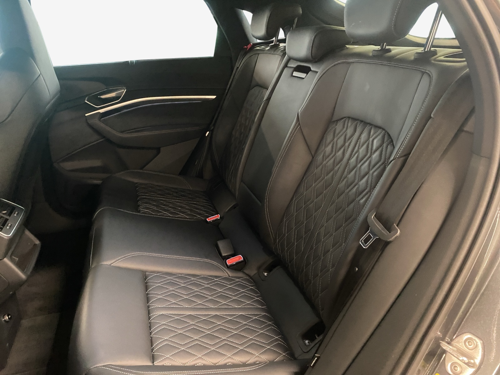AUDI e-tron 55 Sportback S Line Black Edition quattro-image-12