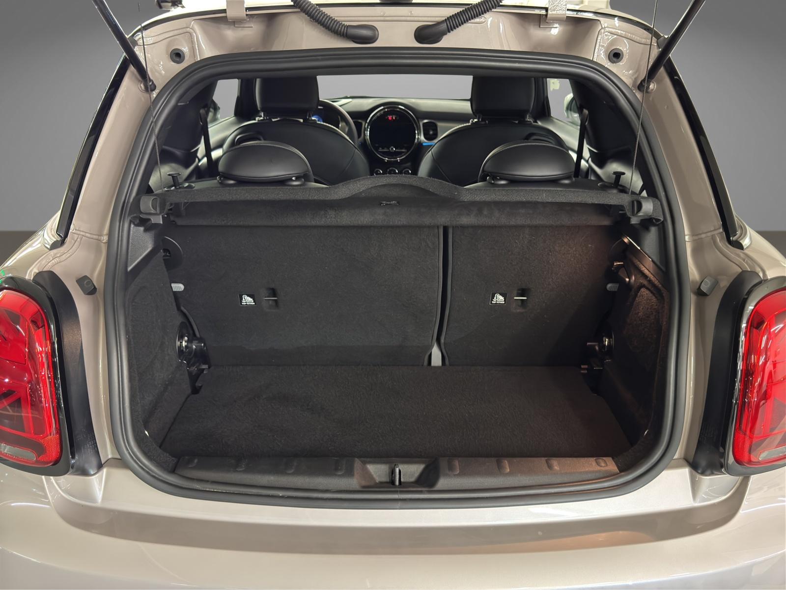 MINI Cooper S F56 2.0i-image-9
