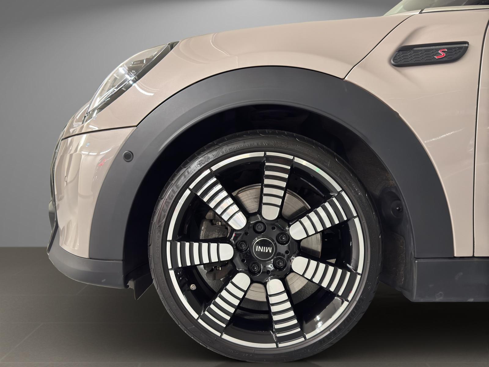 MINI Cooper S F56 2.0i-image-8