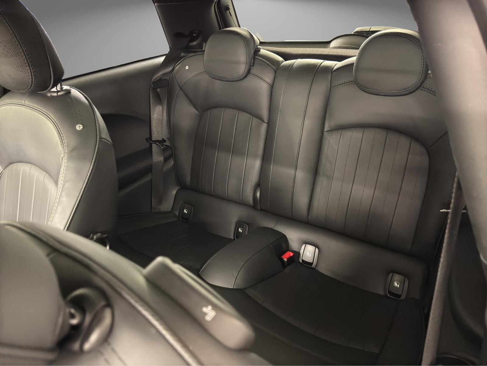 MINI Cooper S F56 2.0i-image-13