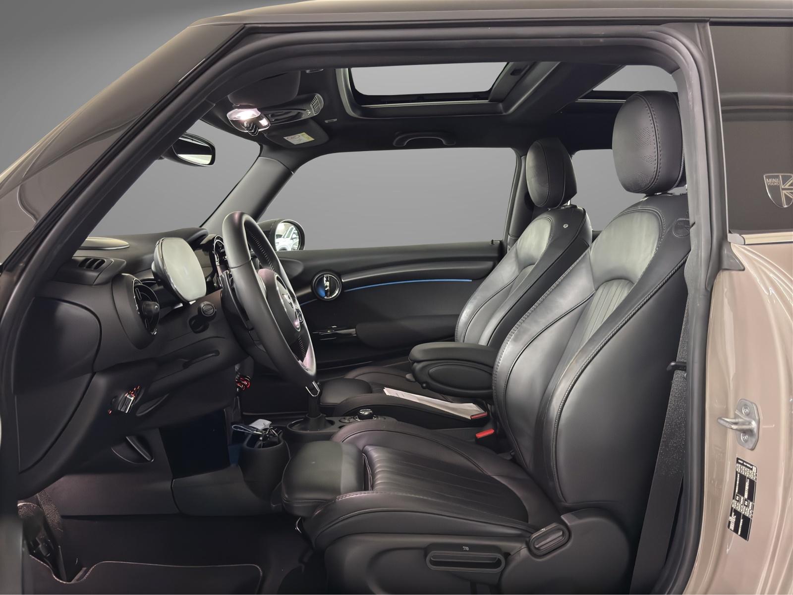 MINI Cooper S F56 2.0i-image-10