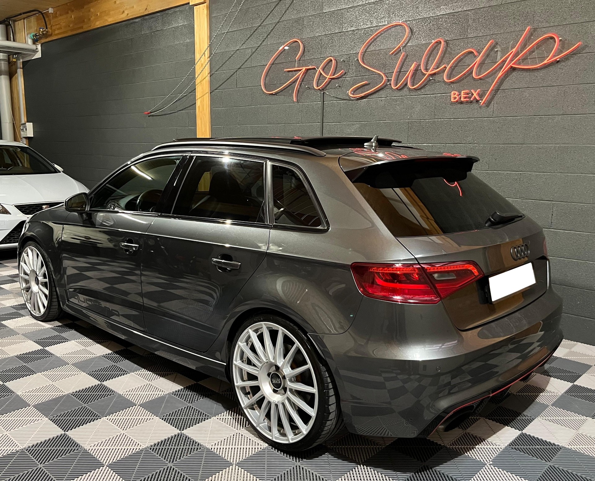 AUDI RS3 2.5 TSI quattro S-tronic-image-9
