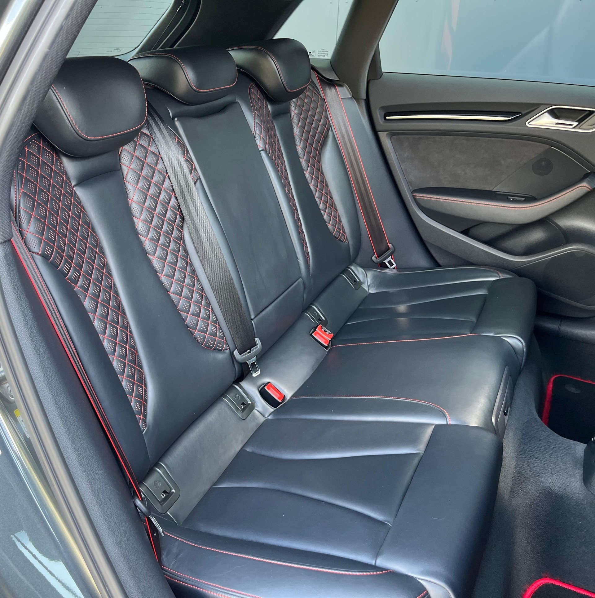 AUDI RS3 2.5 TSI quattro S-tronic-image-23