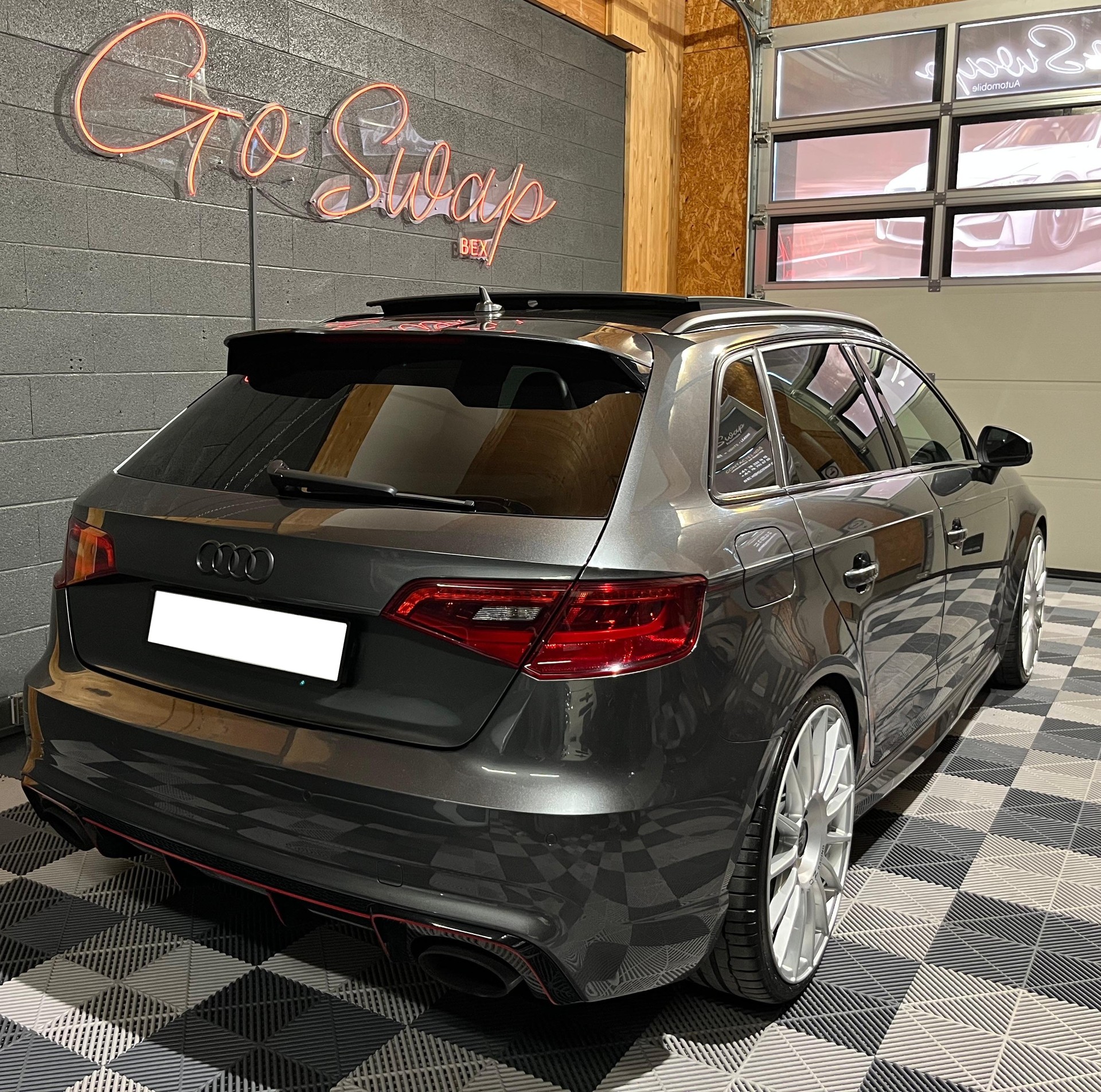 AUDI RS3 2.5 TSI quattro S-tronic-image-5
