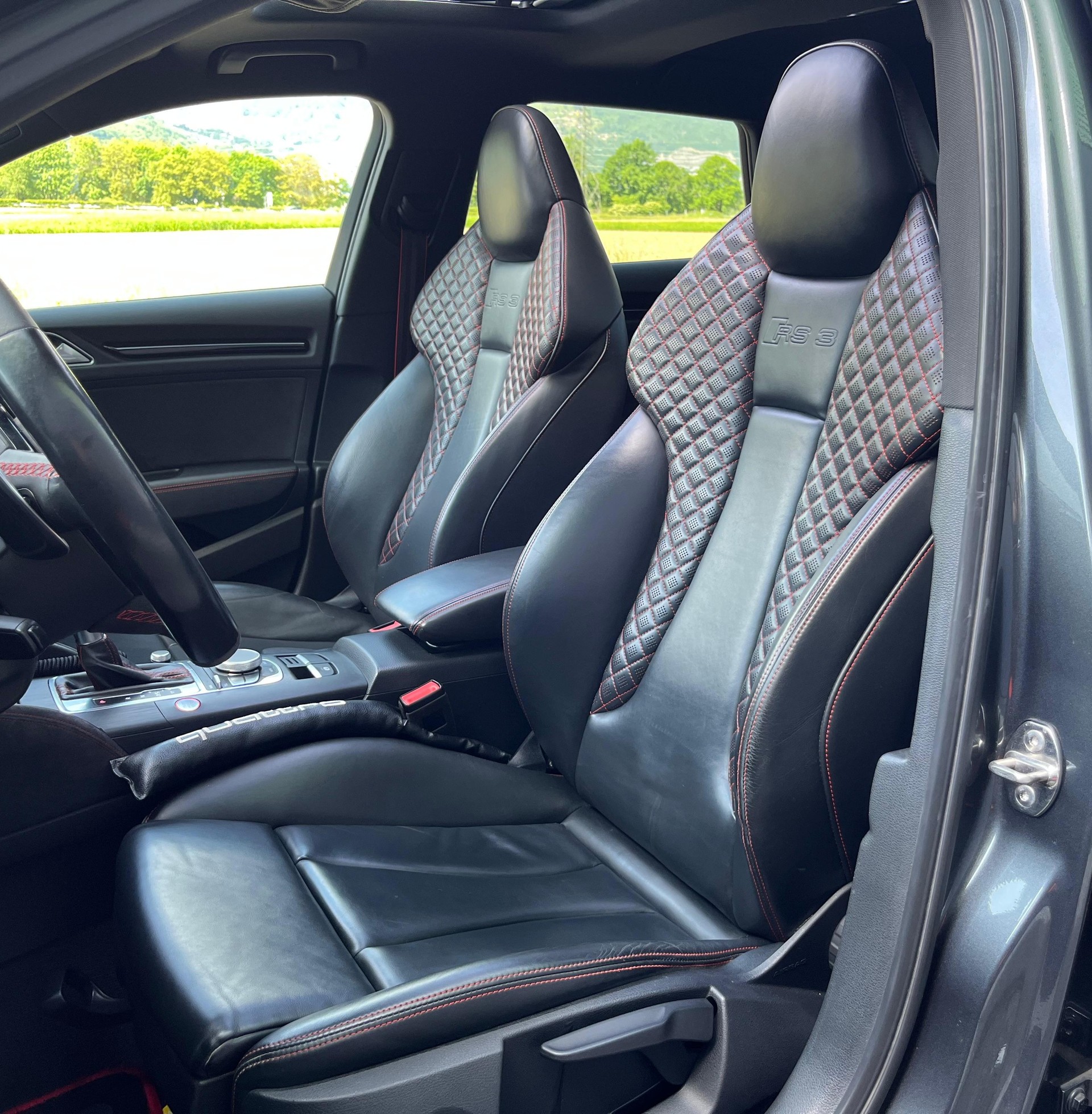 AUDI RS3 2.5 TSI quattro S-tronic-image-14