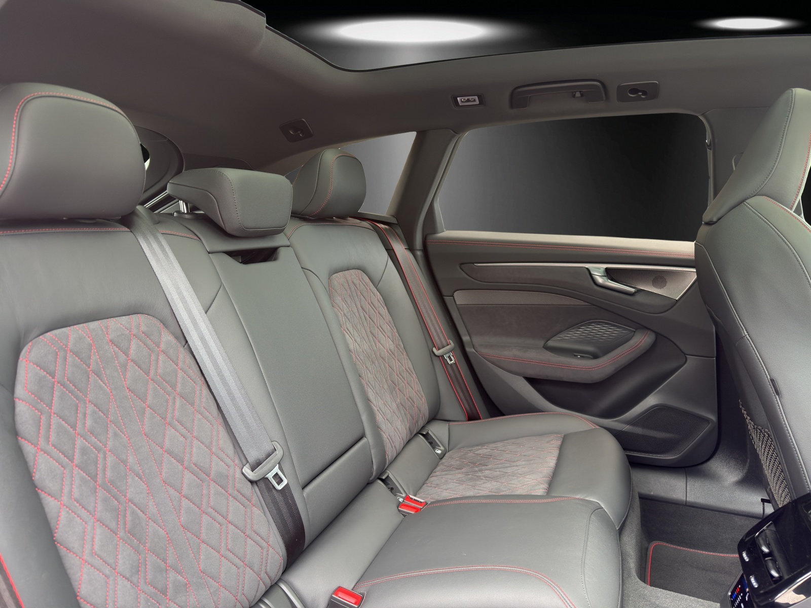 AUDI A6 Avant TFSI quattro 270 kW S tronic-image-7