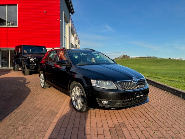 SKODA Octavia Combi 2.0 TDI Style 4x4 DSG