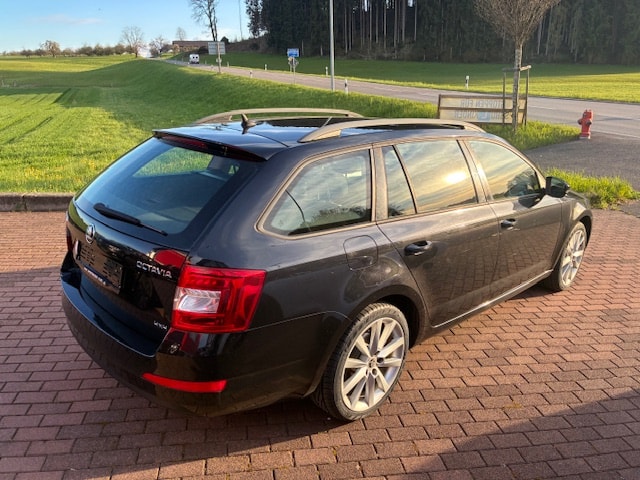 SKODA Octavia Combi 2.0 TDI Style 4x4 DSG-image-3