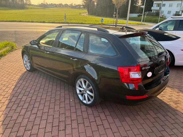 SKODA Octavia Combi 2.0 TDI Style 4x4 DSG-image-2