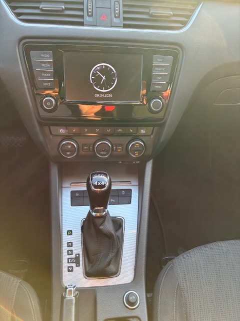 SKODA Octavia Combi 2.0 TDI Style 4x4 DSG-image-7