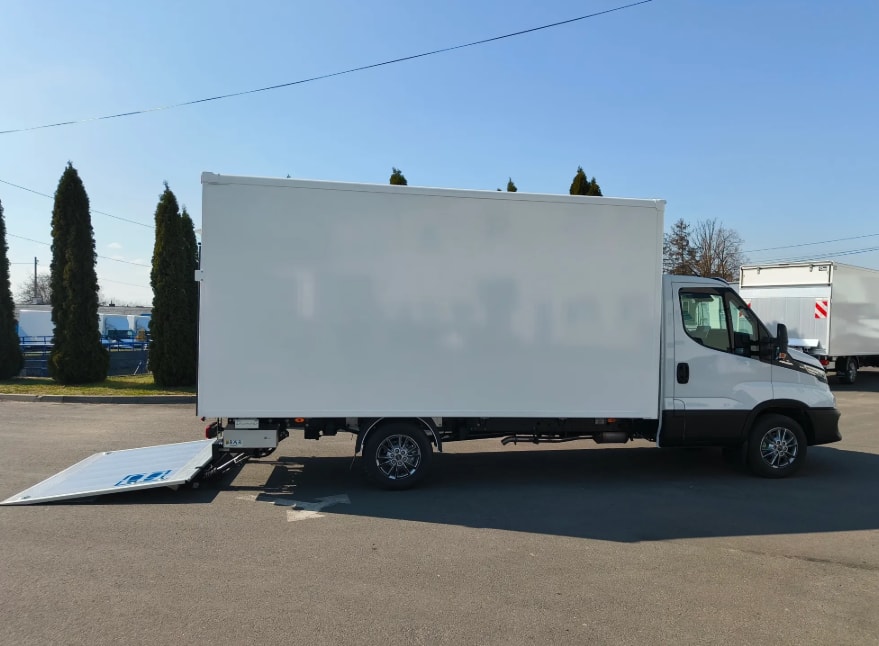 IVECO Daily 35 S 18H Kasten-showroom-element-1