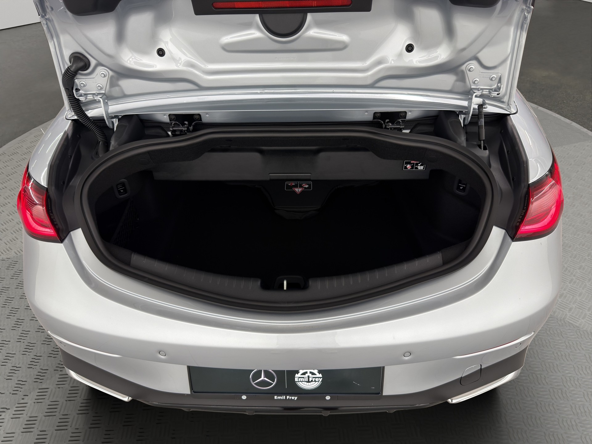 MERCEDES-BENZ CLE 450 AMG Line 4matic Cabriolet-image-8