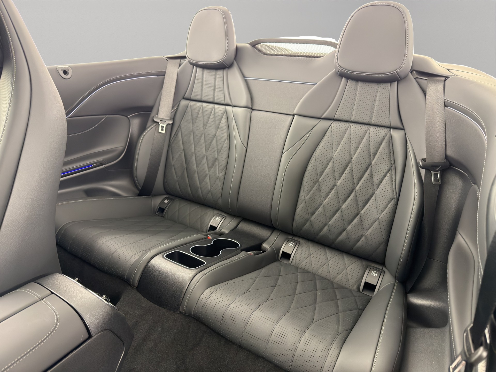 MERCEDES-BENZ CLE 450 AMG Line 4matic Cabriolet-image-11