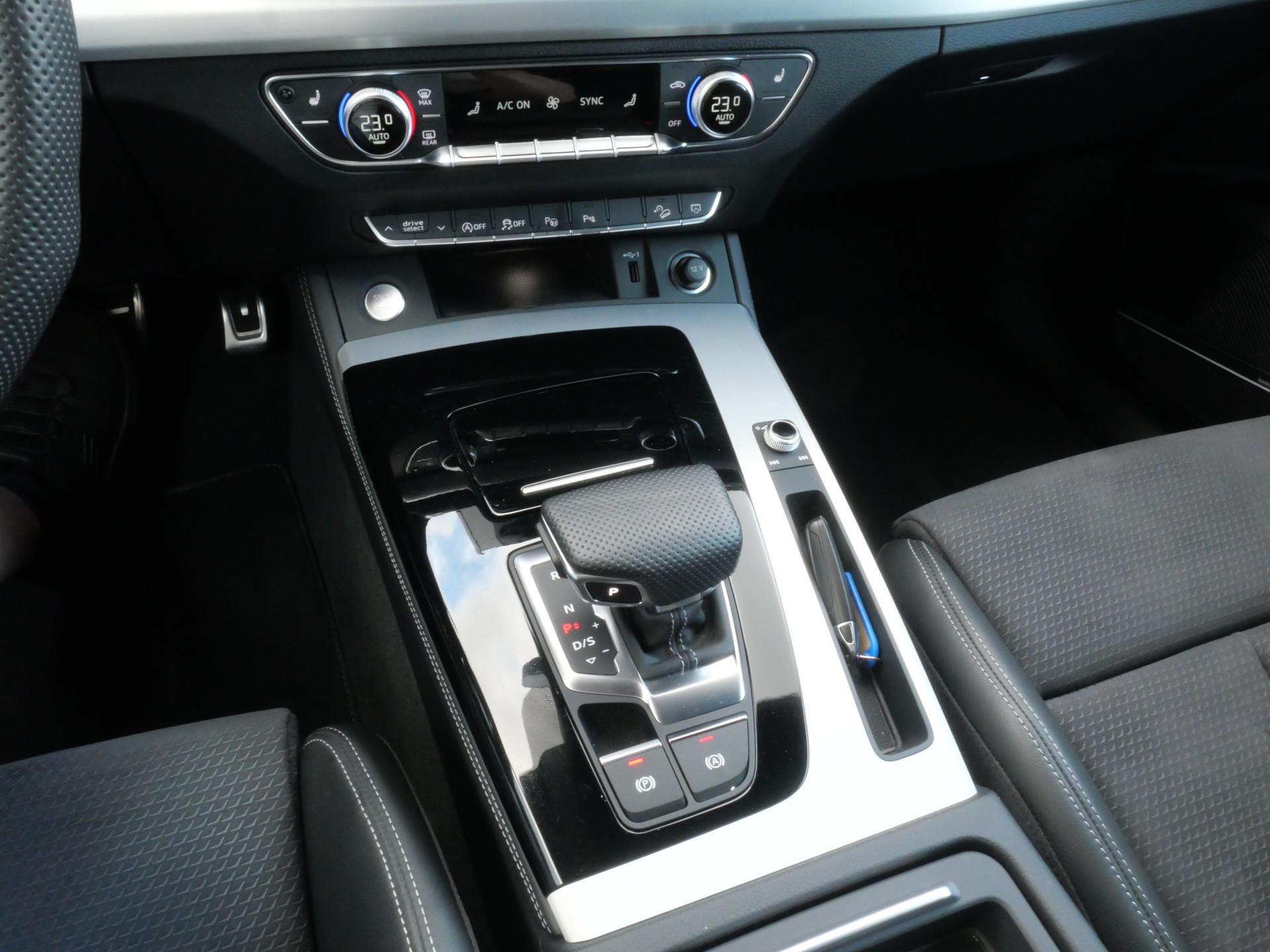 AUDI Q5 40 TDI Black Edition S-Line quattro S-tronic *CH-Auto, ABT-Chiptuning, AHK 2'400kg*-image-15