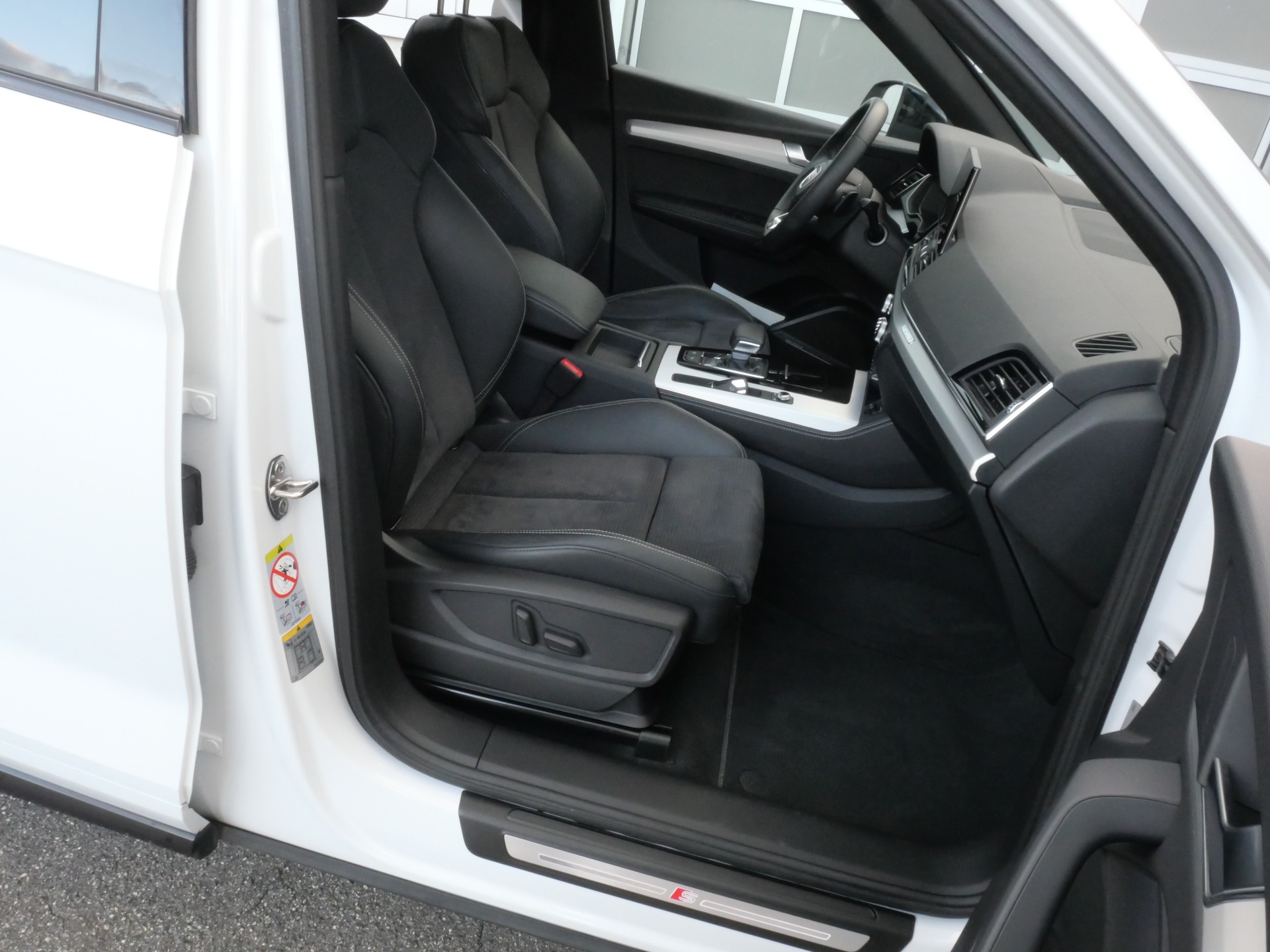AUDI Q5 40 TDI Black Edition S-Line quattro S-tronic *CH-Auto, ABT-Chiptuning, AHK 2'400kg*-image-11
