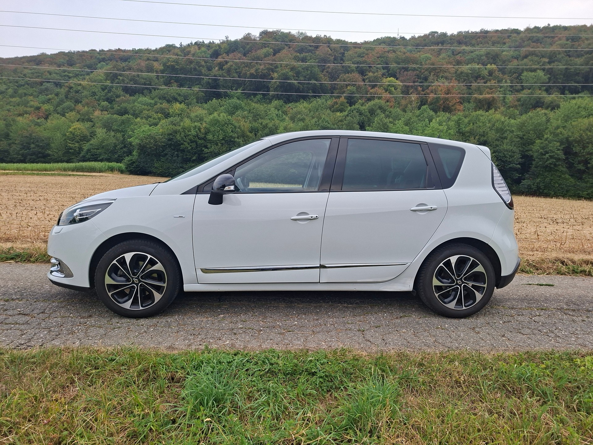 RENAULT Scénic 1.2 16V Turbo Bose-showroom-element-1