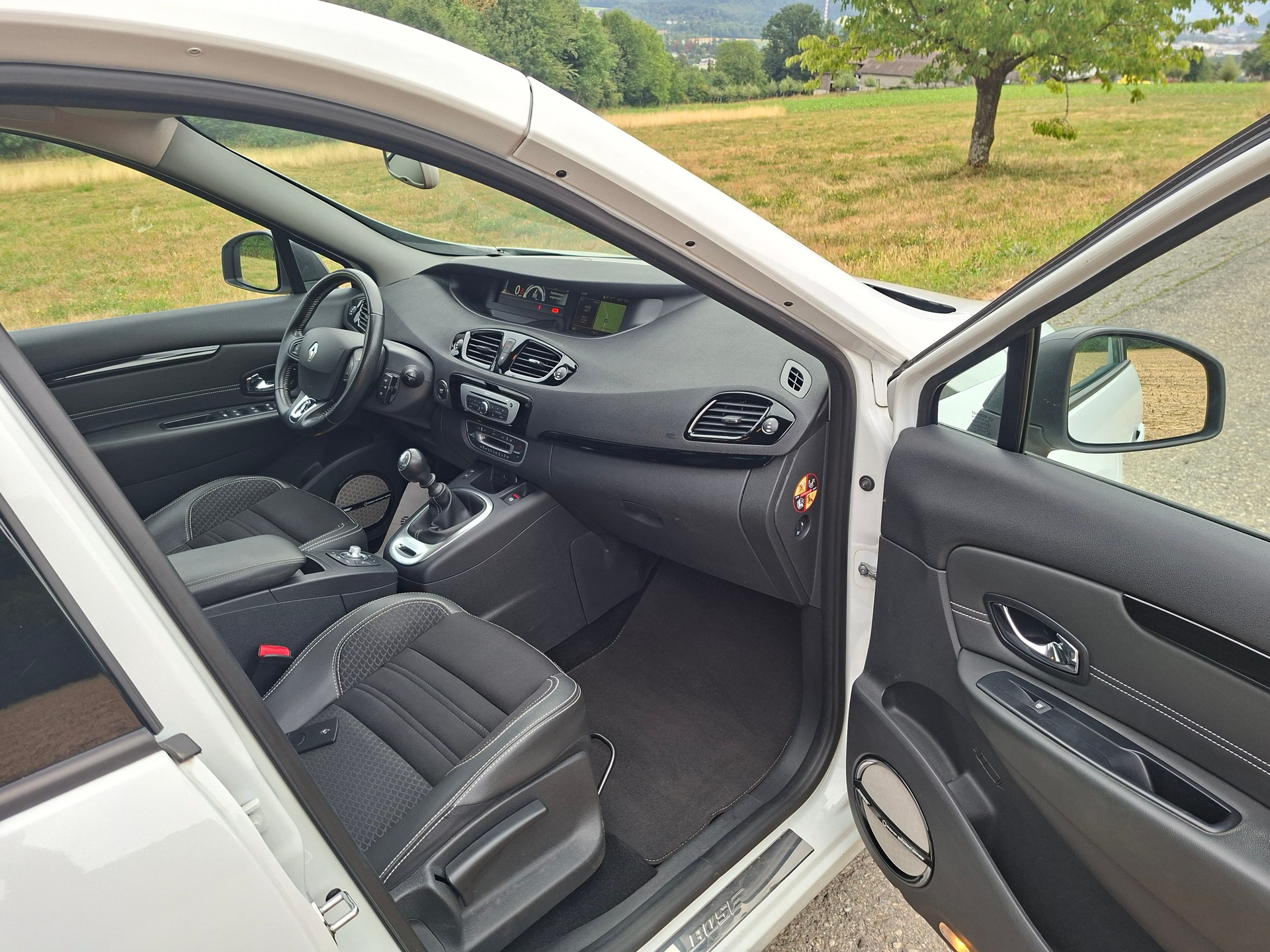 RENAULT Scénic 1.2 16V Turbo Bose-image-16