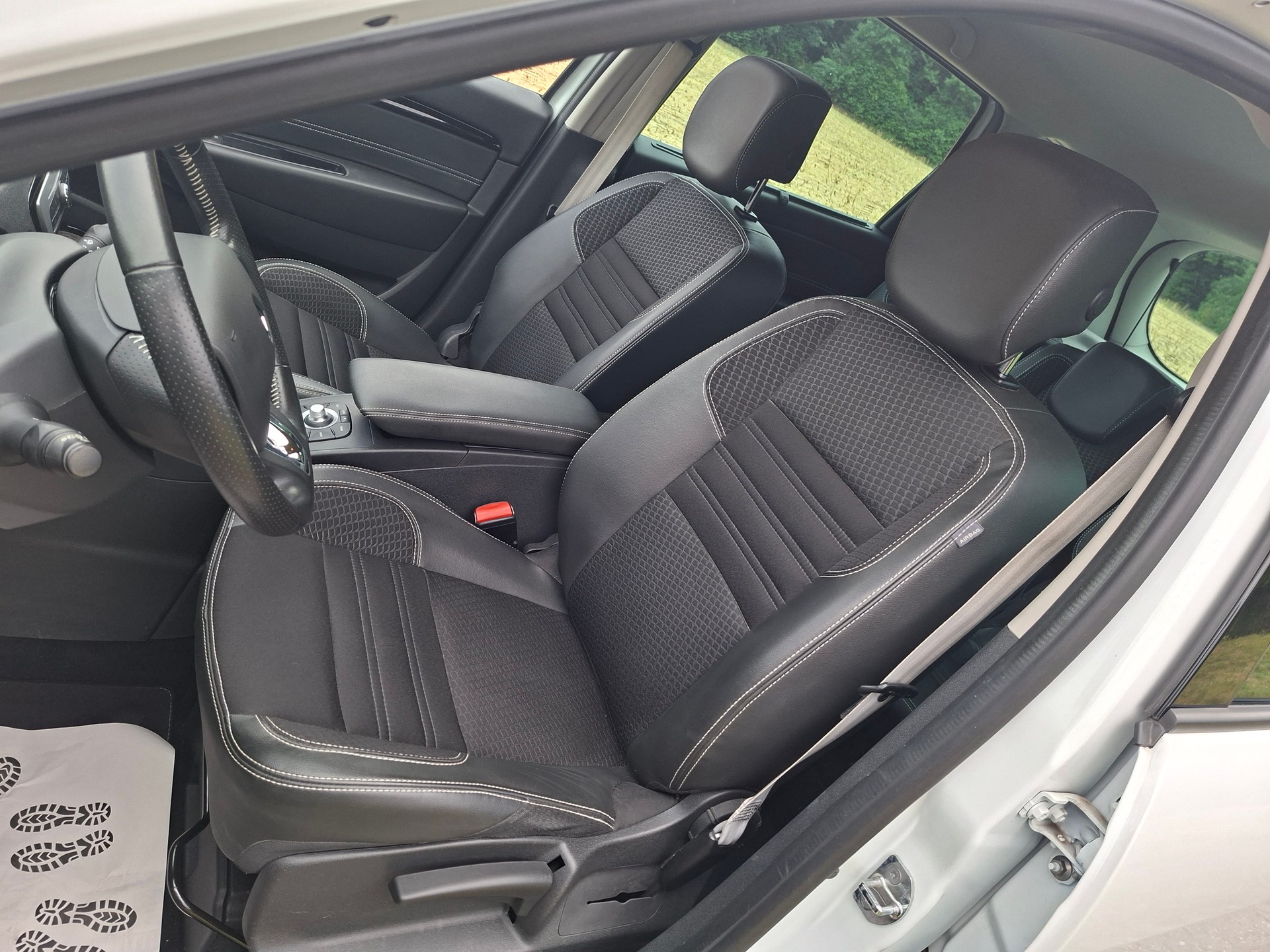 RENAULT Scénic 1.2 16V Turbo Bose-image-10