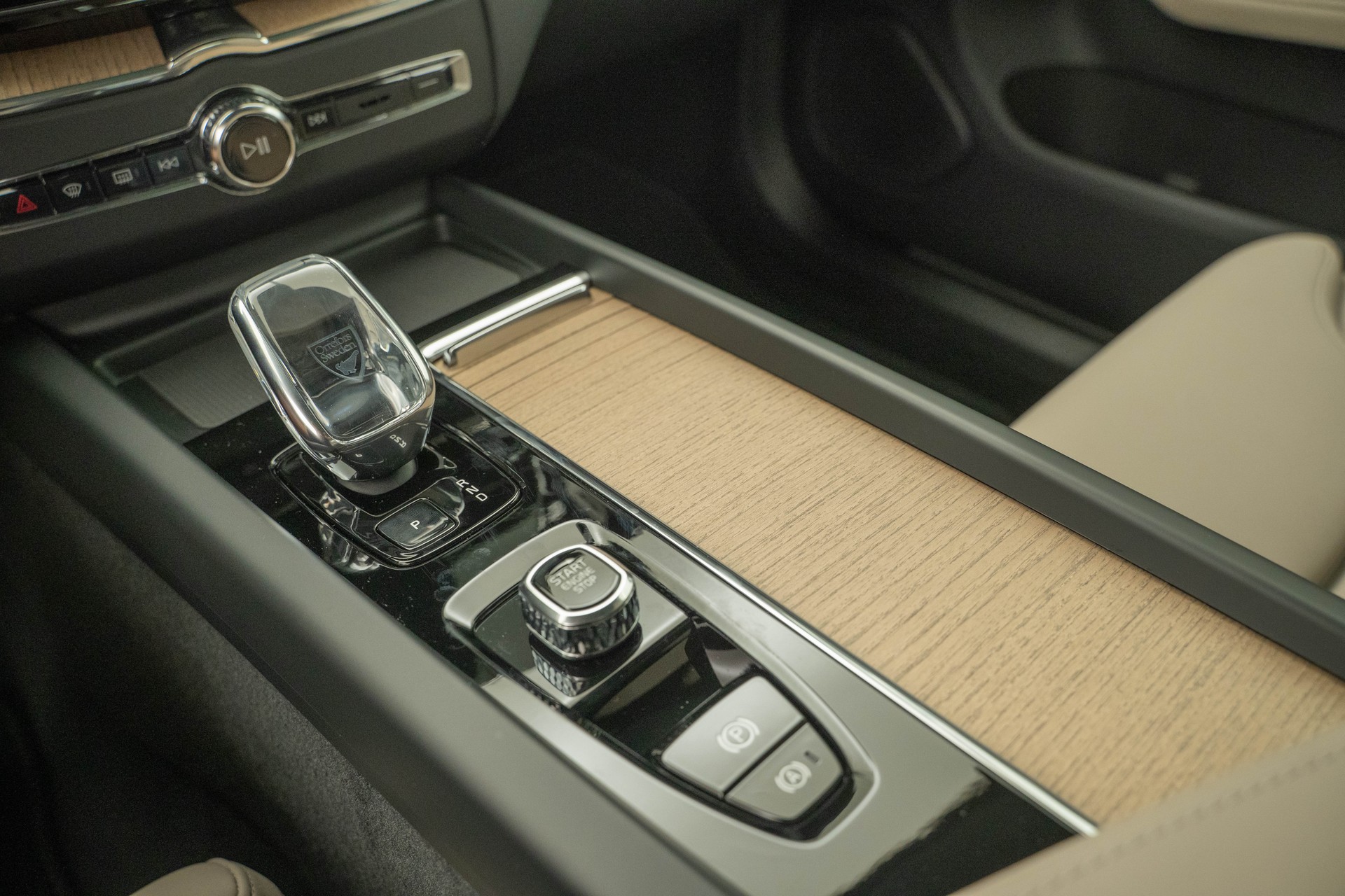 VOLVO XC60 2.0 T8 TE Ultra Bright eAWD-image-13