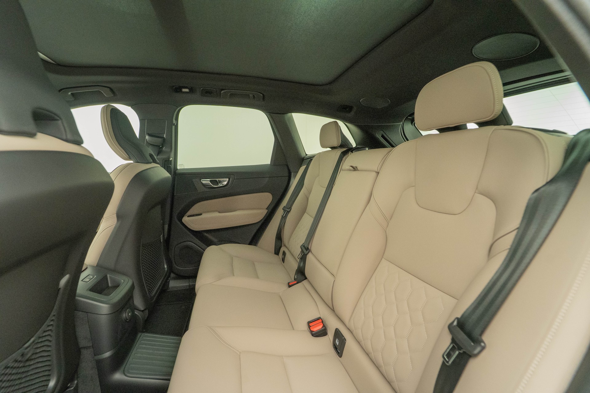 VOLVO XC60 2.0 T8 TE Ultra Bright eAWD-image-8
