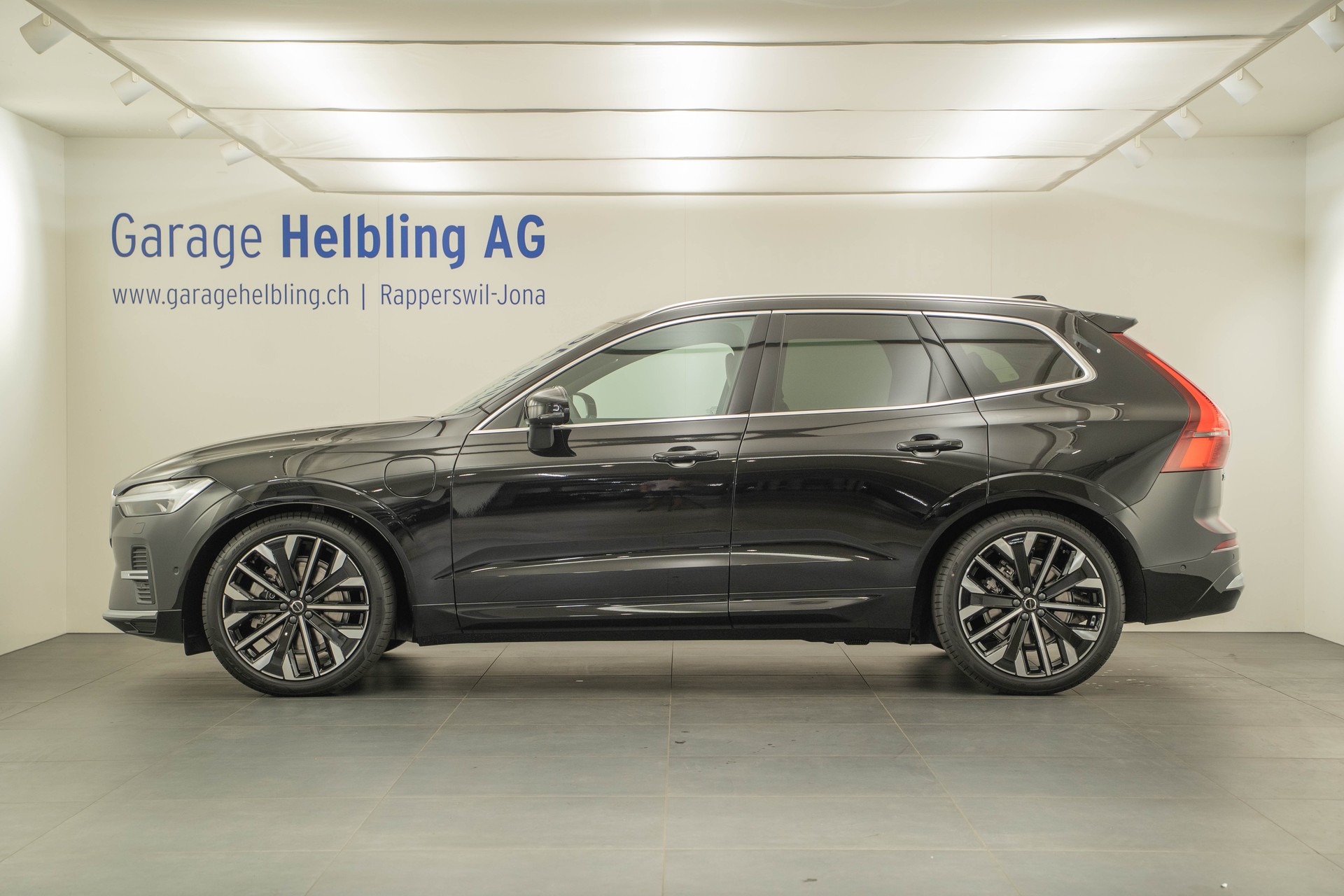 VOLVO XC60 2.0 T8 TE Ultra Bright eAWD-showroom-element-2