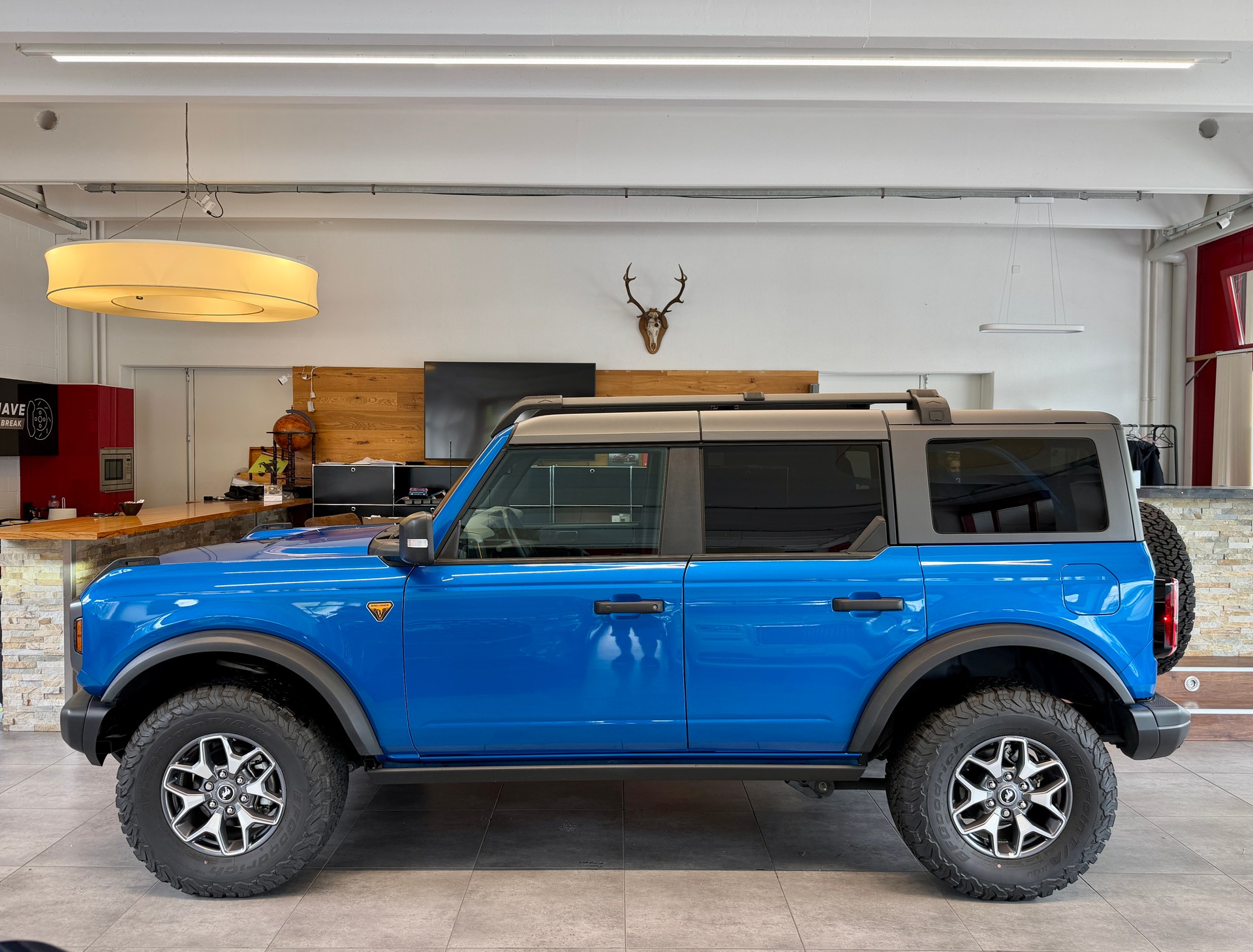 FORD Bronco 2.7 EcoB Badlands e-4WD-showroom-element-2