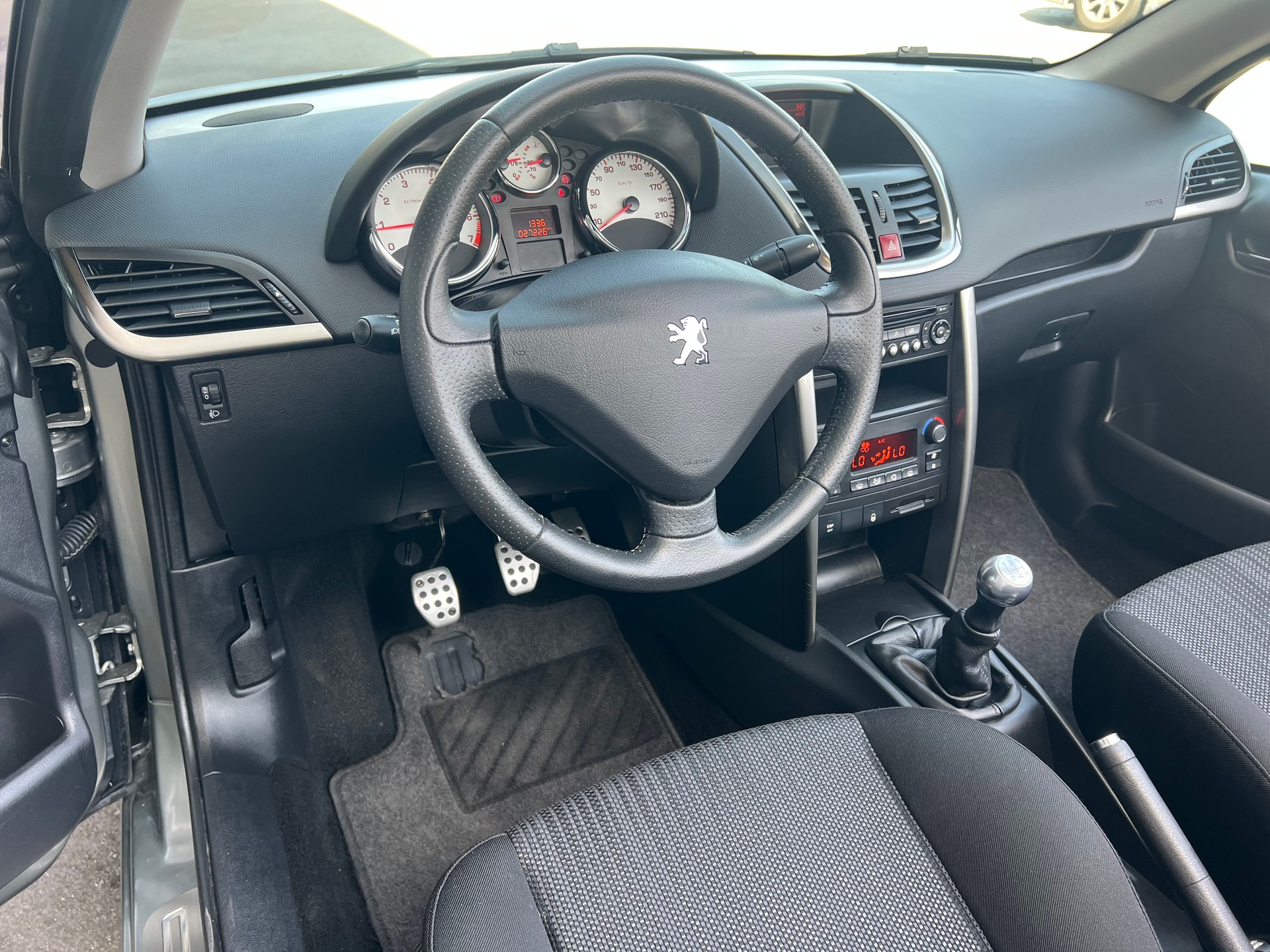 PEUGEOT 207 CC 1.6 16V Active-image-11
