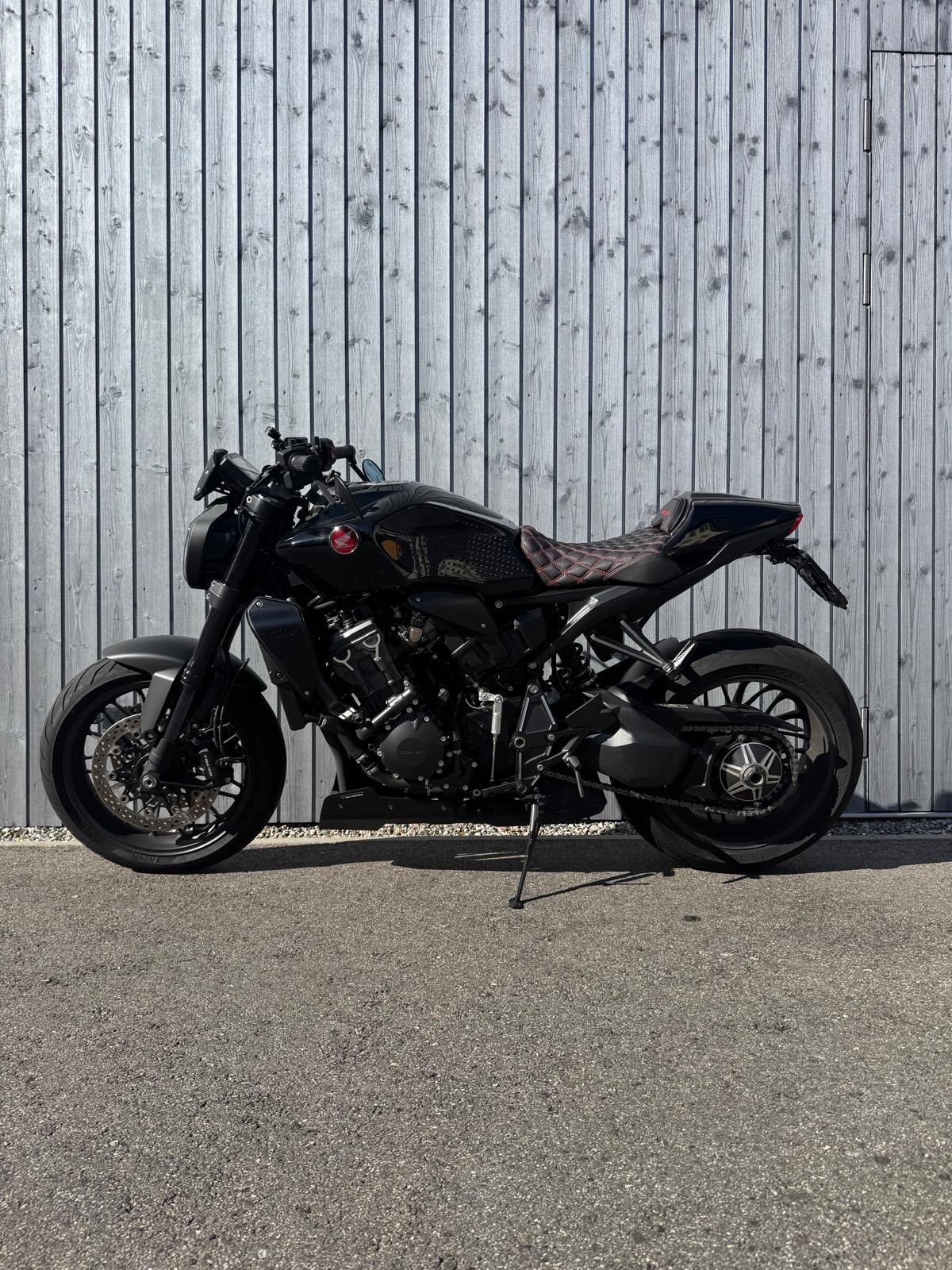 HONDA CB 1000 R Black Edition-image-2