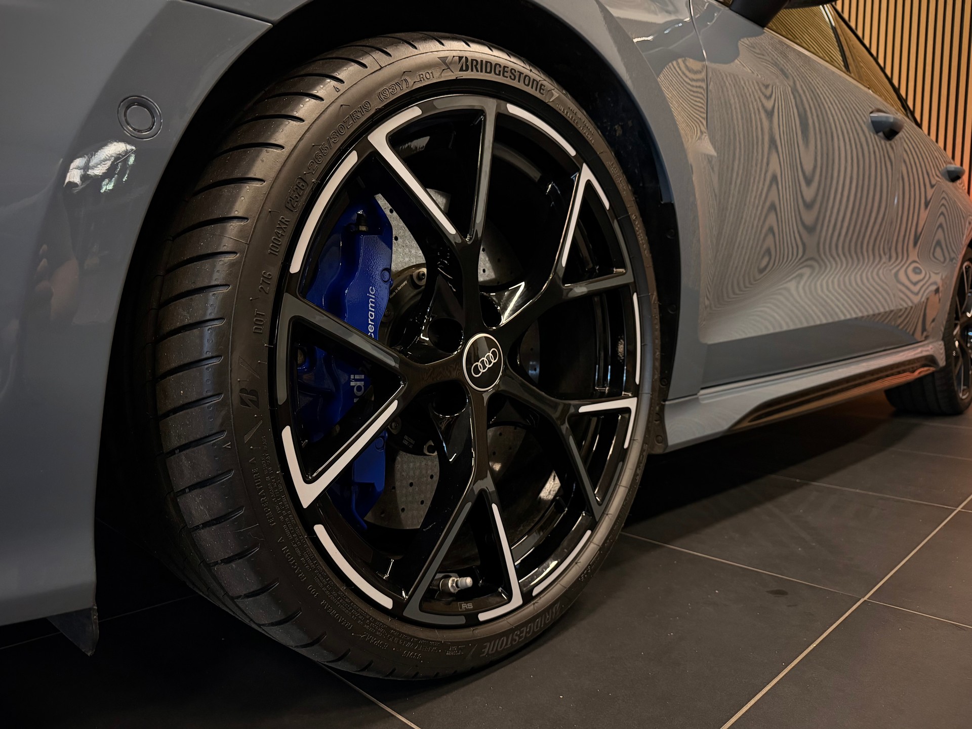 AUDI RS3 Sportback 2.5 TSI quattro S-tronic | CH-Fzg. | Frisch MFK | Frisch Service | Kemora Grey-image-6