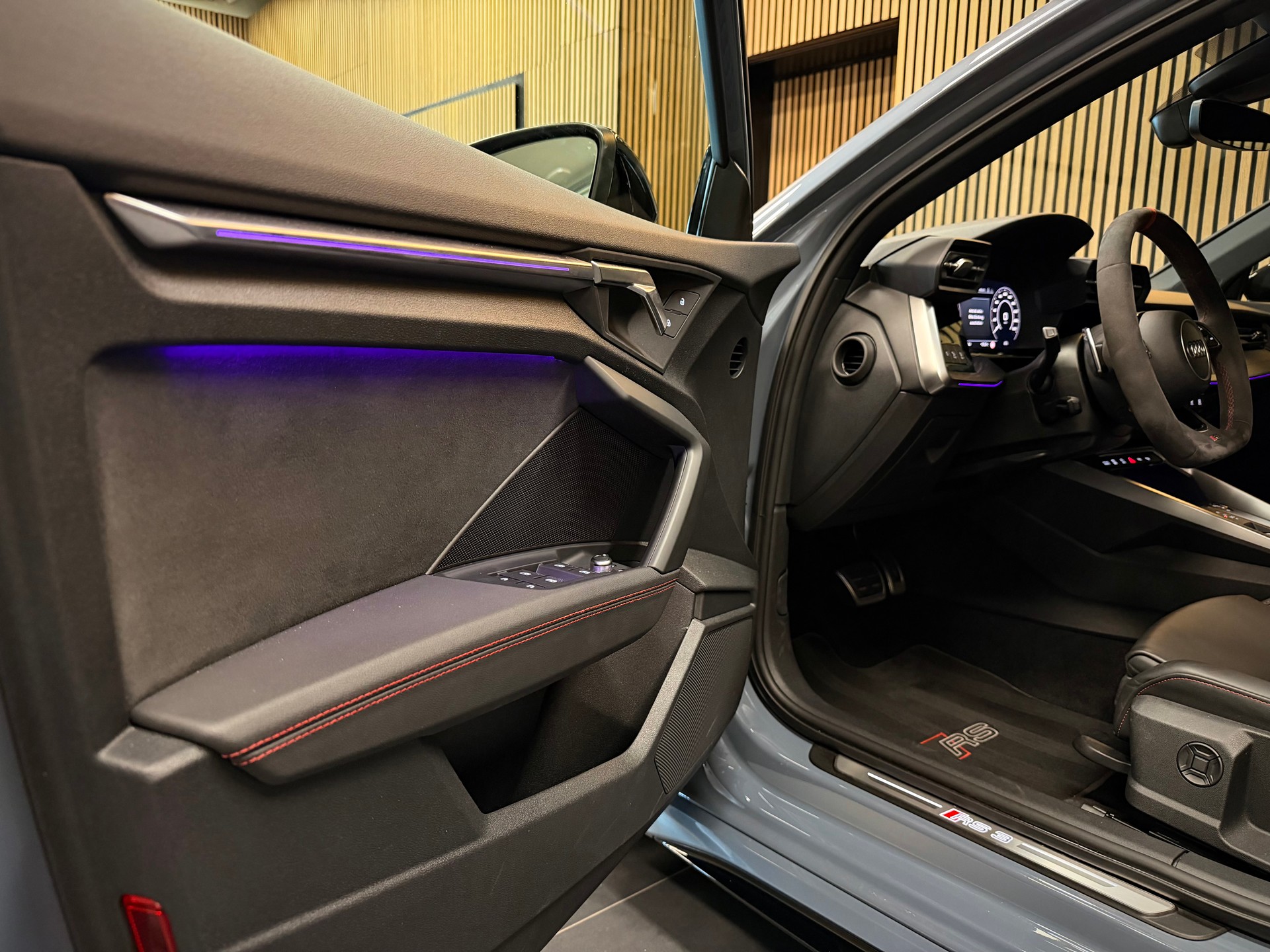 AUDI RS3 Sportback 2.5 TSI quattro S-tronic | CH-Fzg. | Frisch MFK | Frisch Service | Kemora Grey-image-9