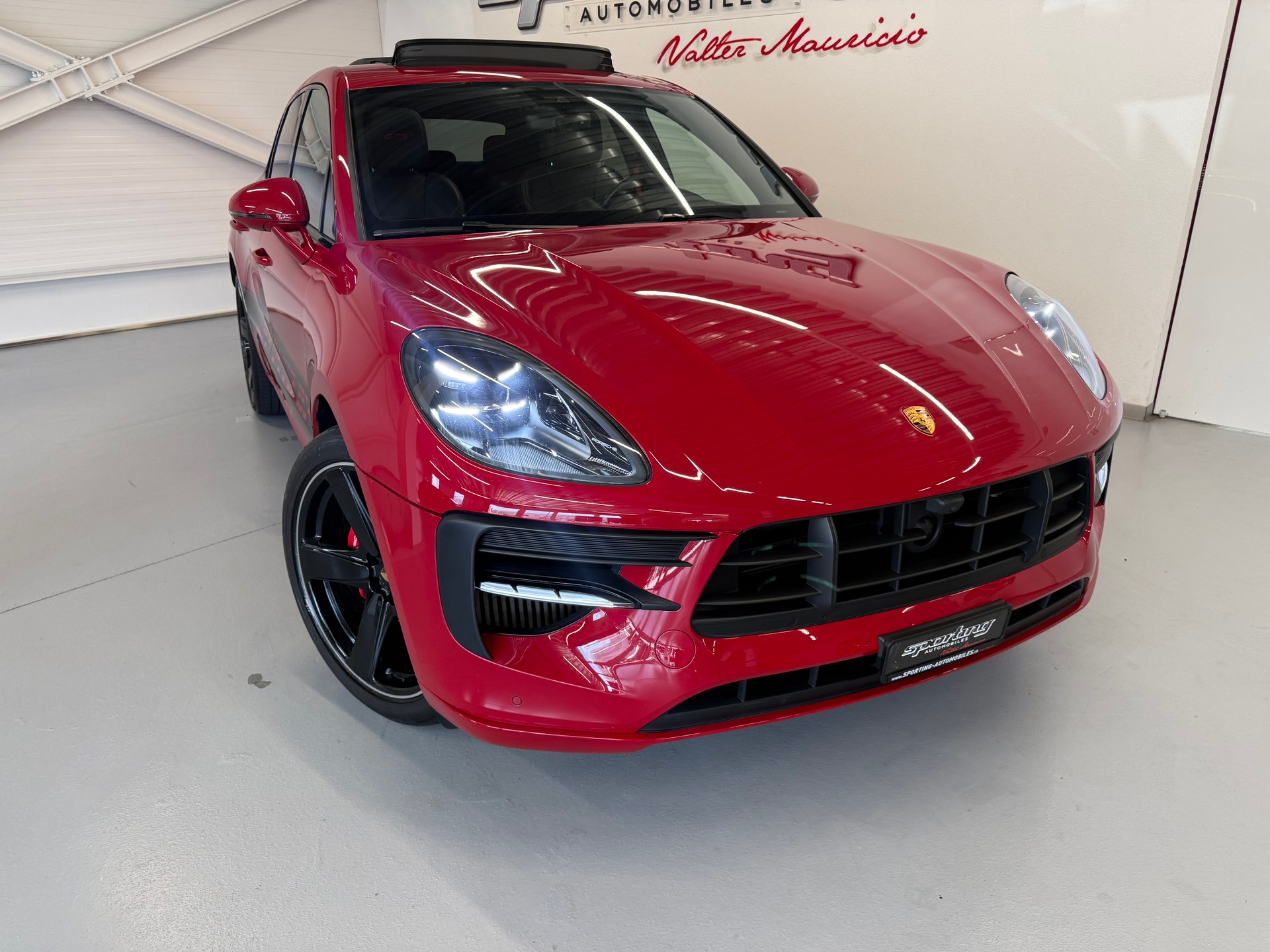 PORSCHE Macan GTS PDK Approved Garantie-showroom-element-1