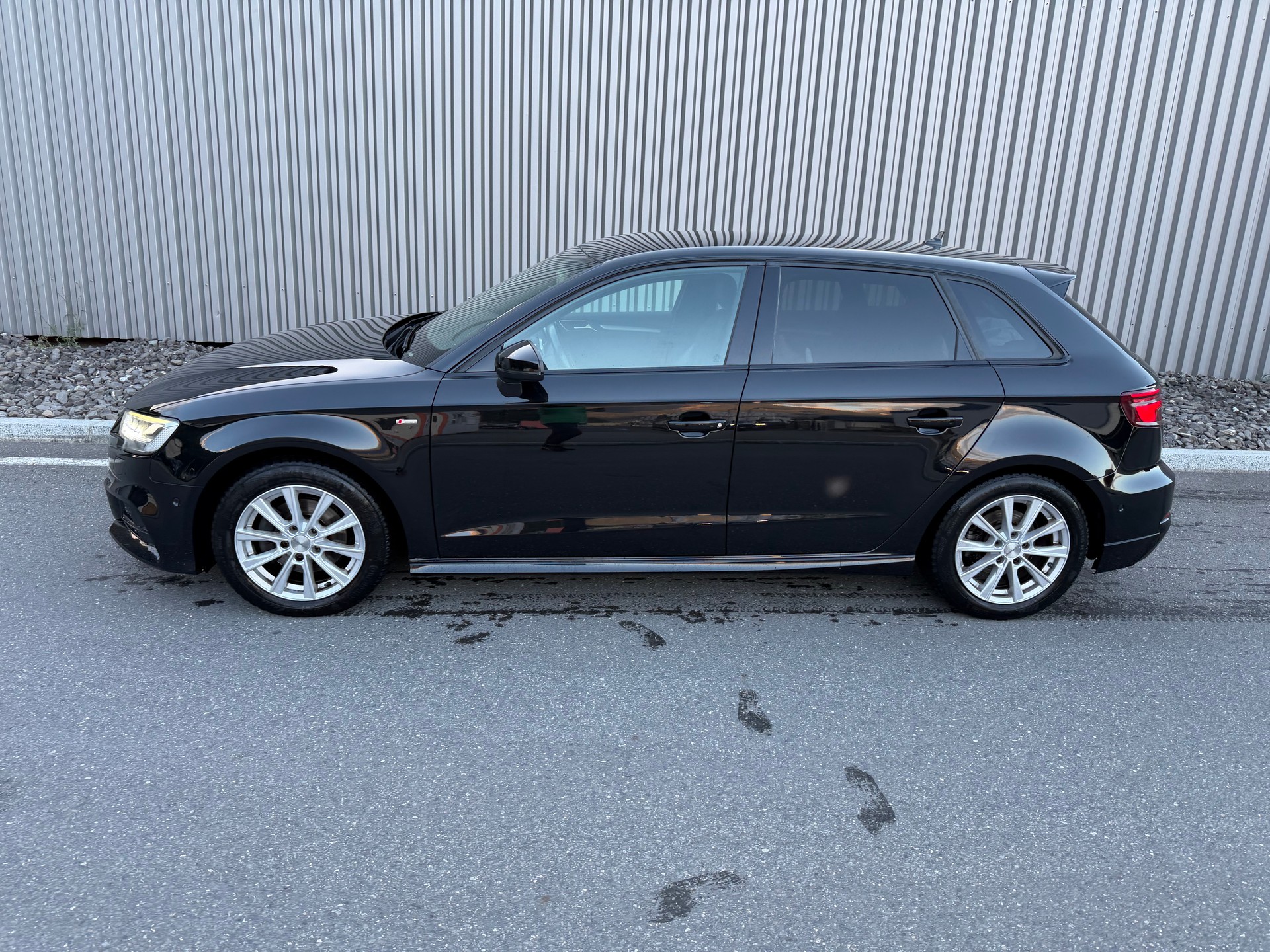 AUDI A3 Sportback 35 TFSI S-tronic-showroom-element-1