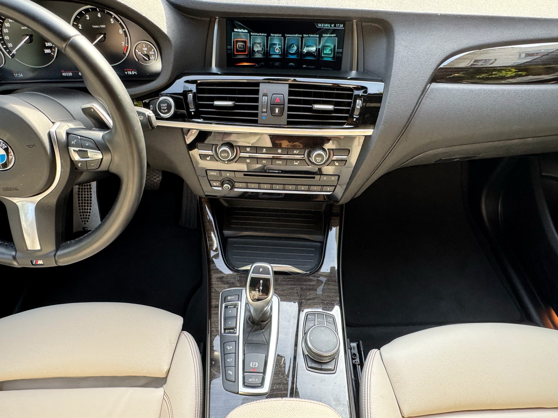 BMW 28i xDrive M Sport-image-10