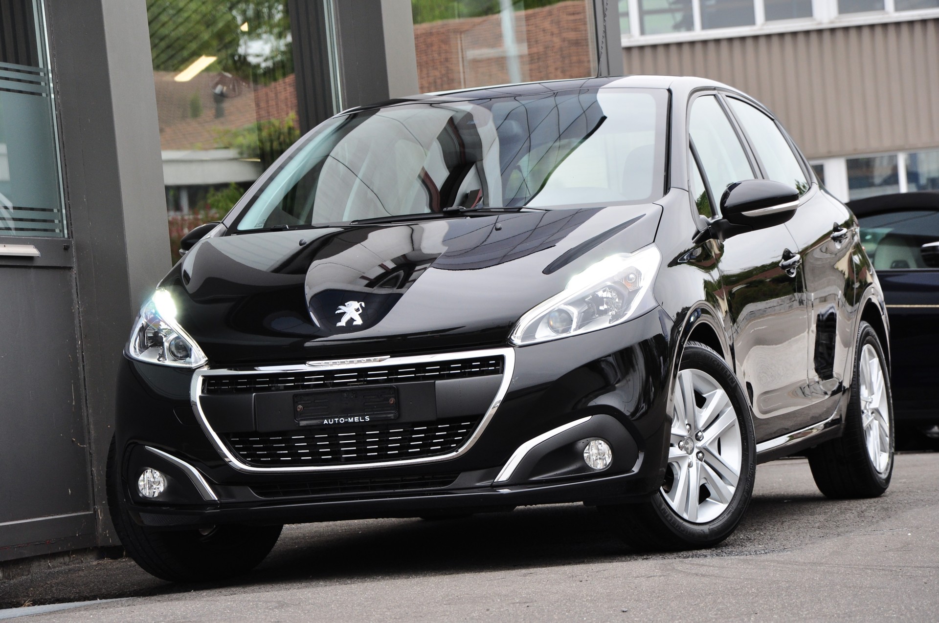 PEUGEOT 208 1.2 PureTech Signature