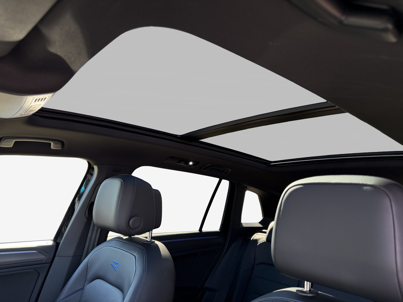 VW Tiguan 2.0TSI R 4Motion DSG-image-14