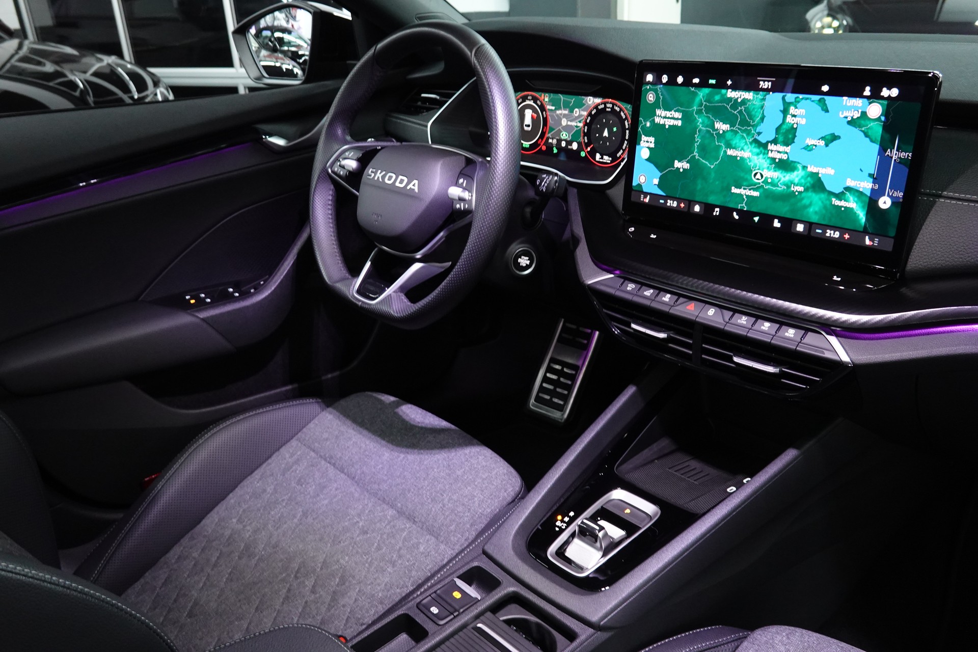 SKODA OCTAVIA COMBI 2.0 TSI DSG BLACK SPORT LINE 4x4-image-46